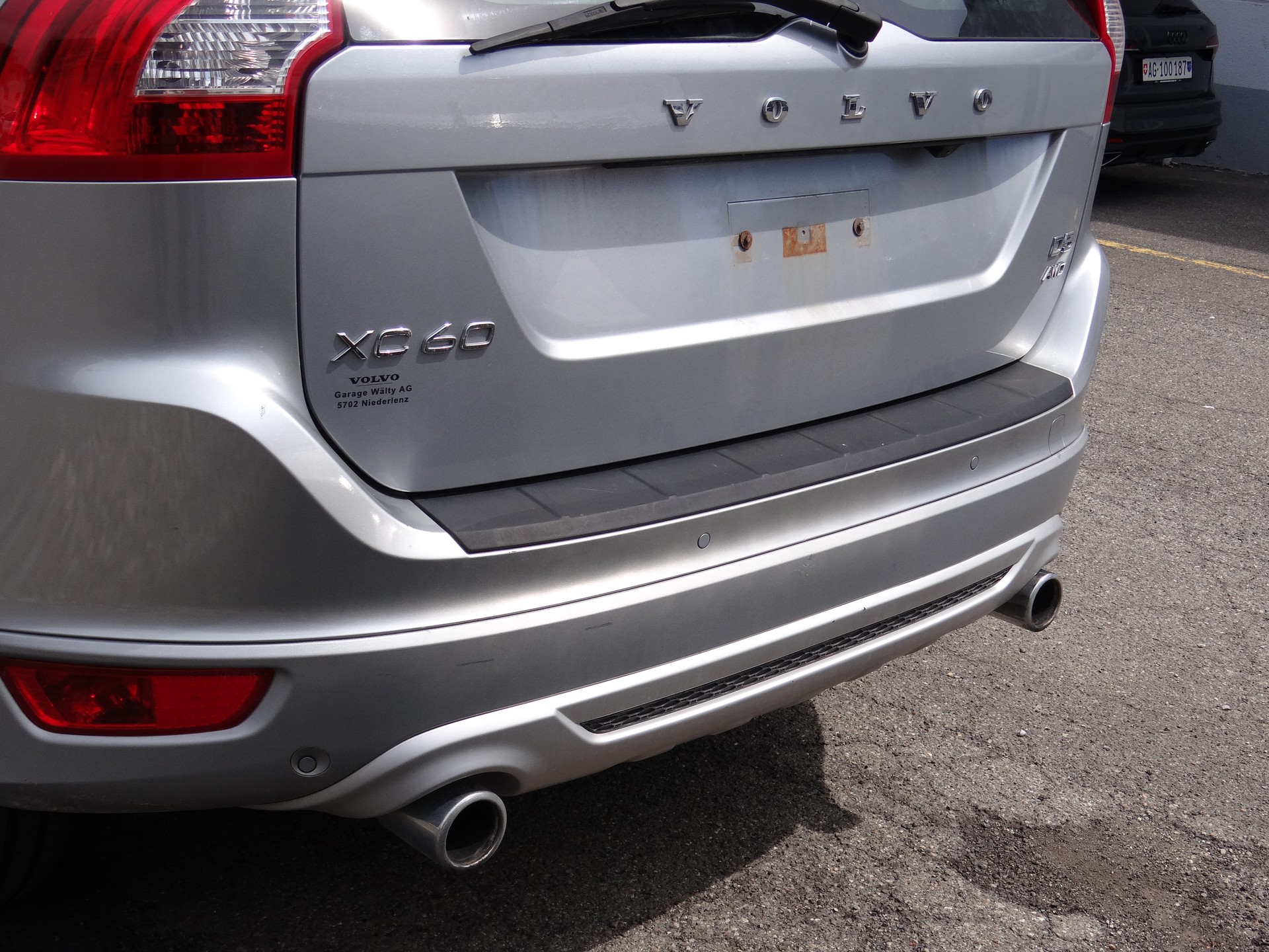 VOLVO XC60 D5 AWD R-Design Geartronic-image-5