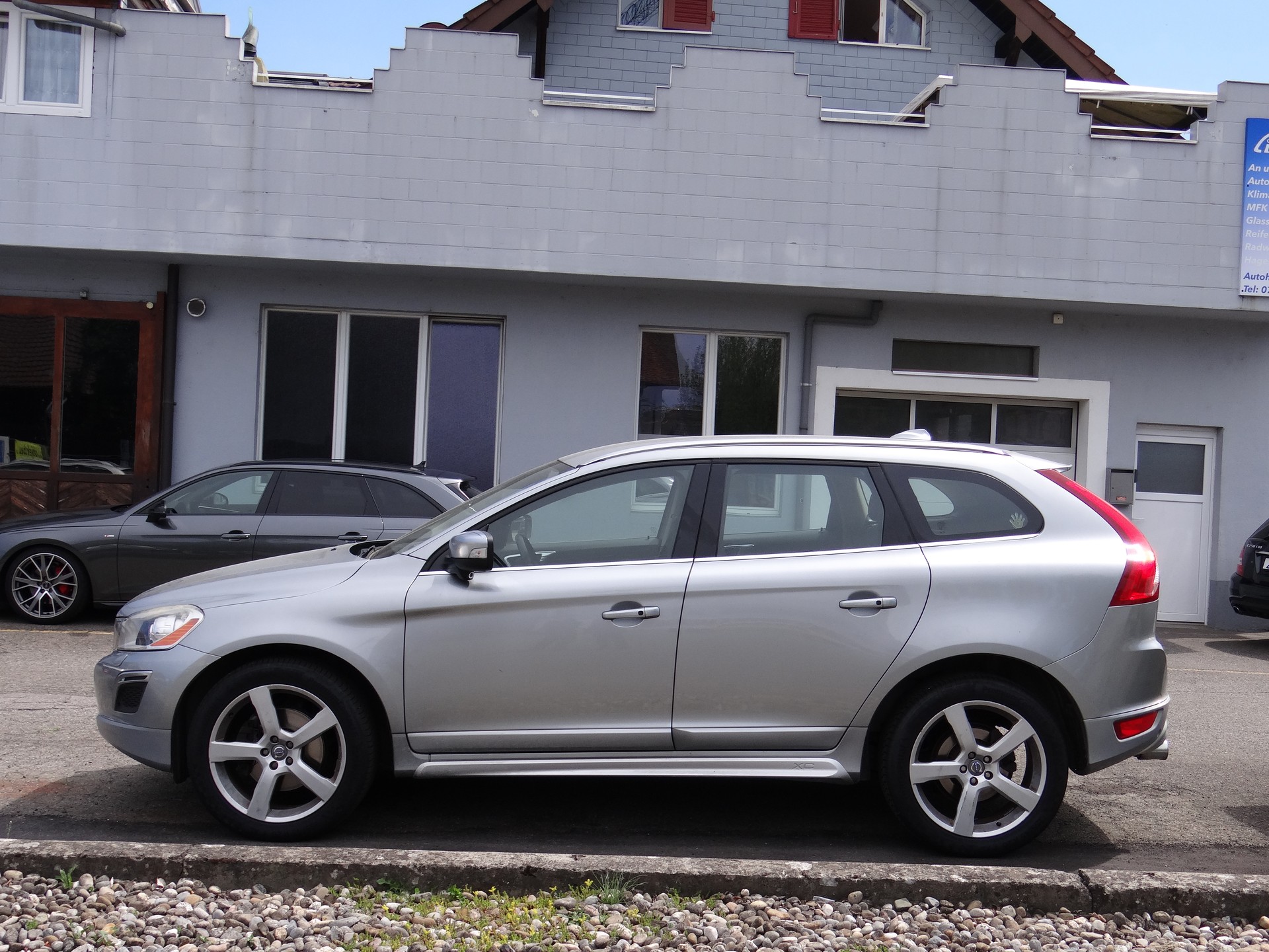 VOLVO XC60 D5 AWD R-Design Geartronic-image-0