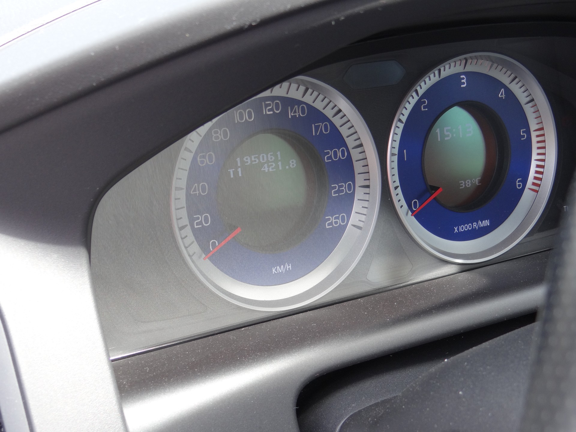 VOLVO XC60 D5 AWD R-Design Geartronic-image-9
