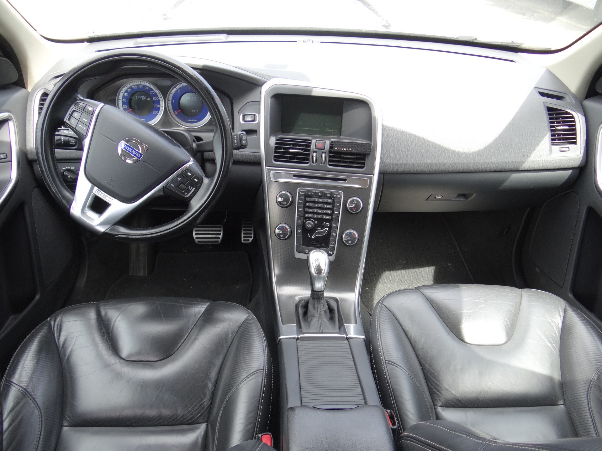 VOLVO XC60 D5 AWD R-Design Geartronic-image-7