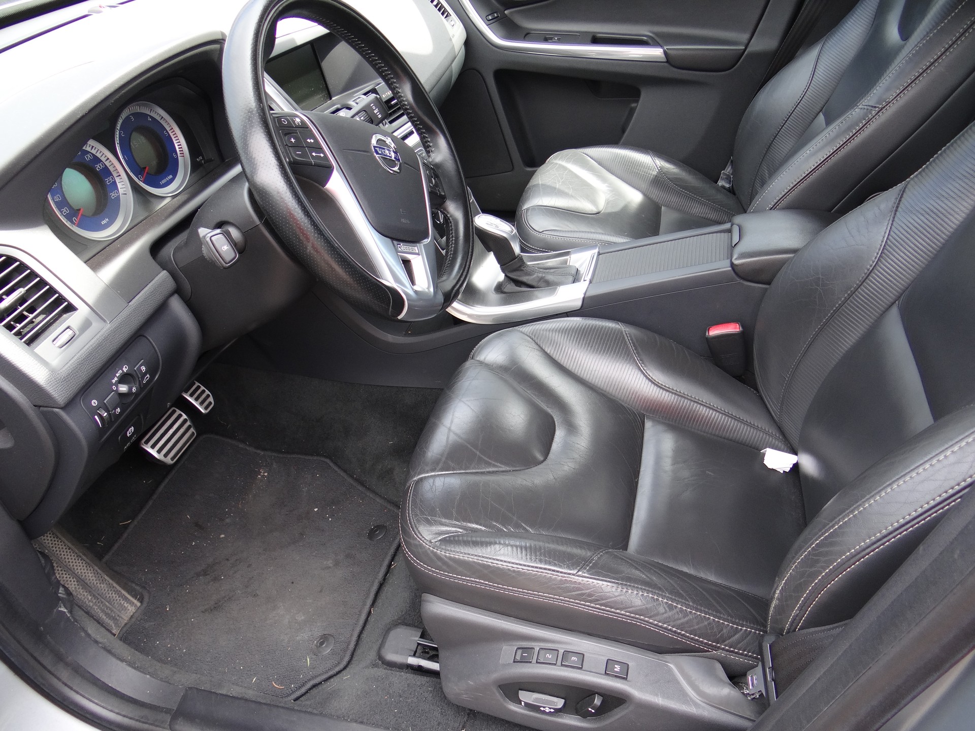 VOLVO XC60 D5 AWD R-Design Geartronic-image-8