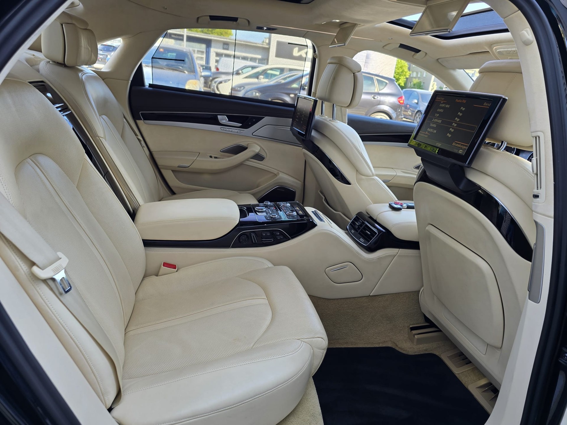 AUDI A8 L 4.0 TFSI-image-21