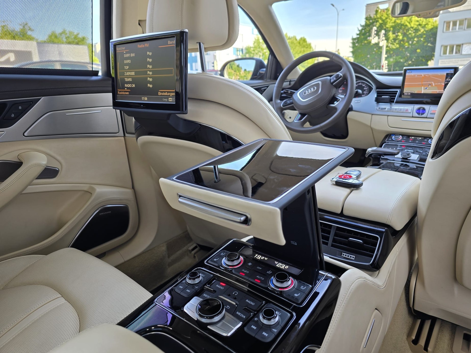 AUDI A8 L 4.0 TFSI-image-16