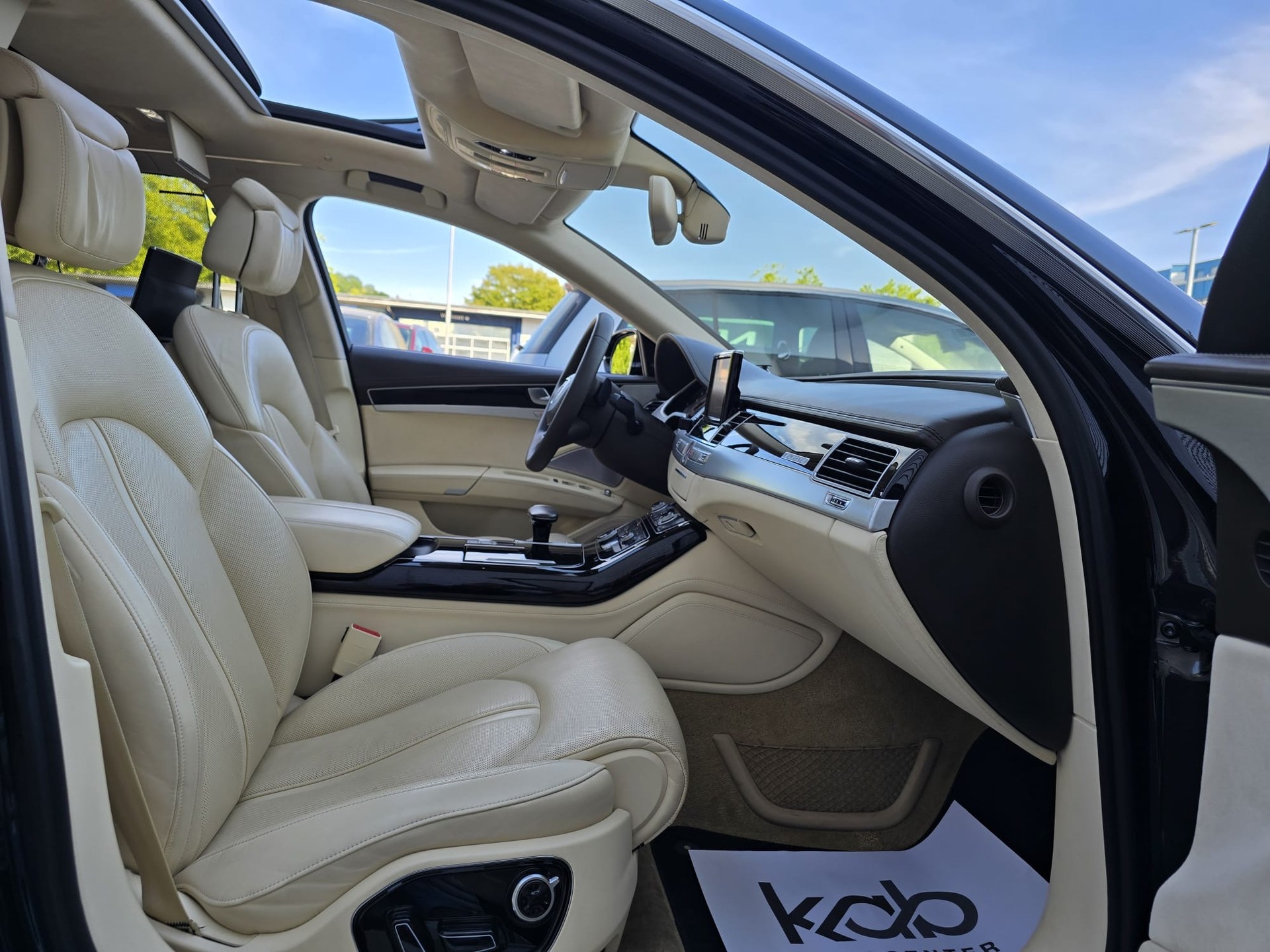 AUDI A8 L 4.0 TFSI-image-13