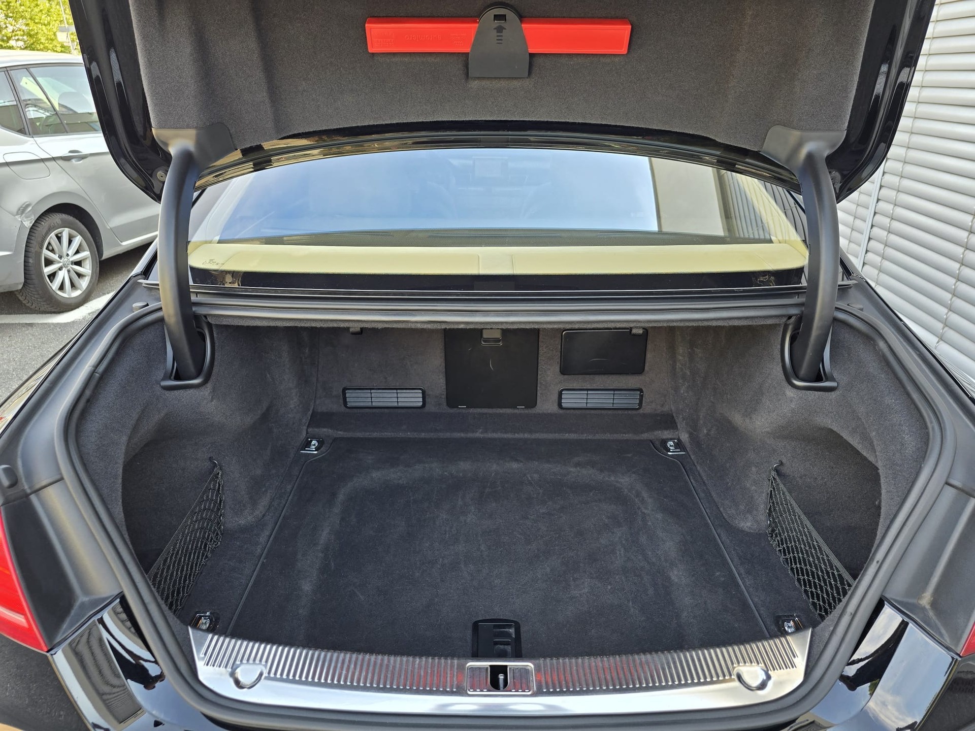 AUDI A8 L 4.0 TFSI-image-27
