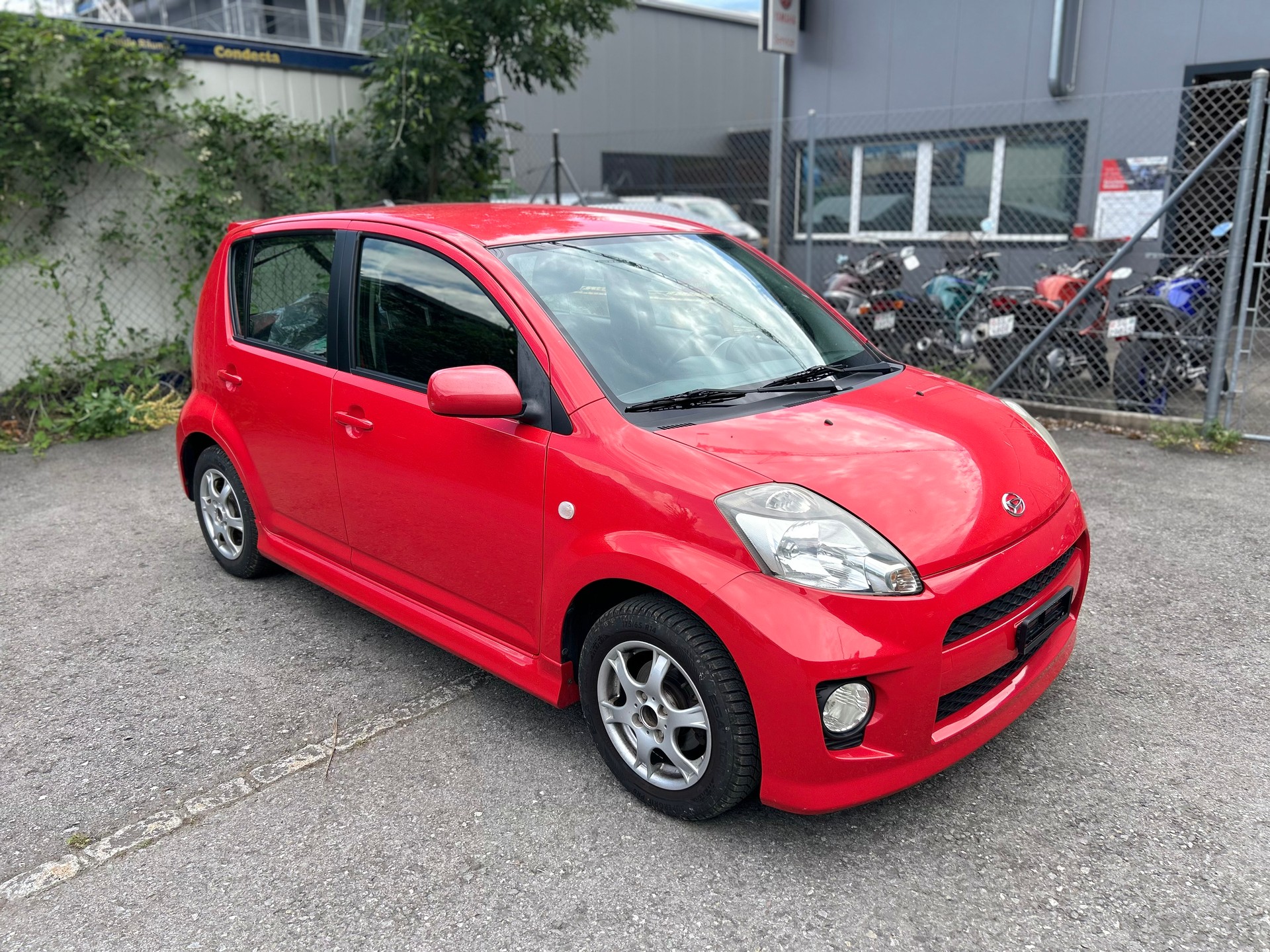 DAIHATSU Sirion 1.3 S eco-4WD Automatik-image-1
