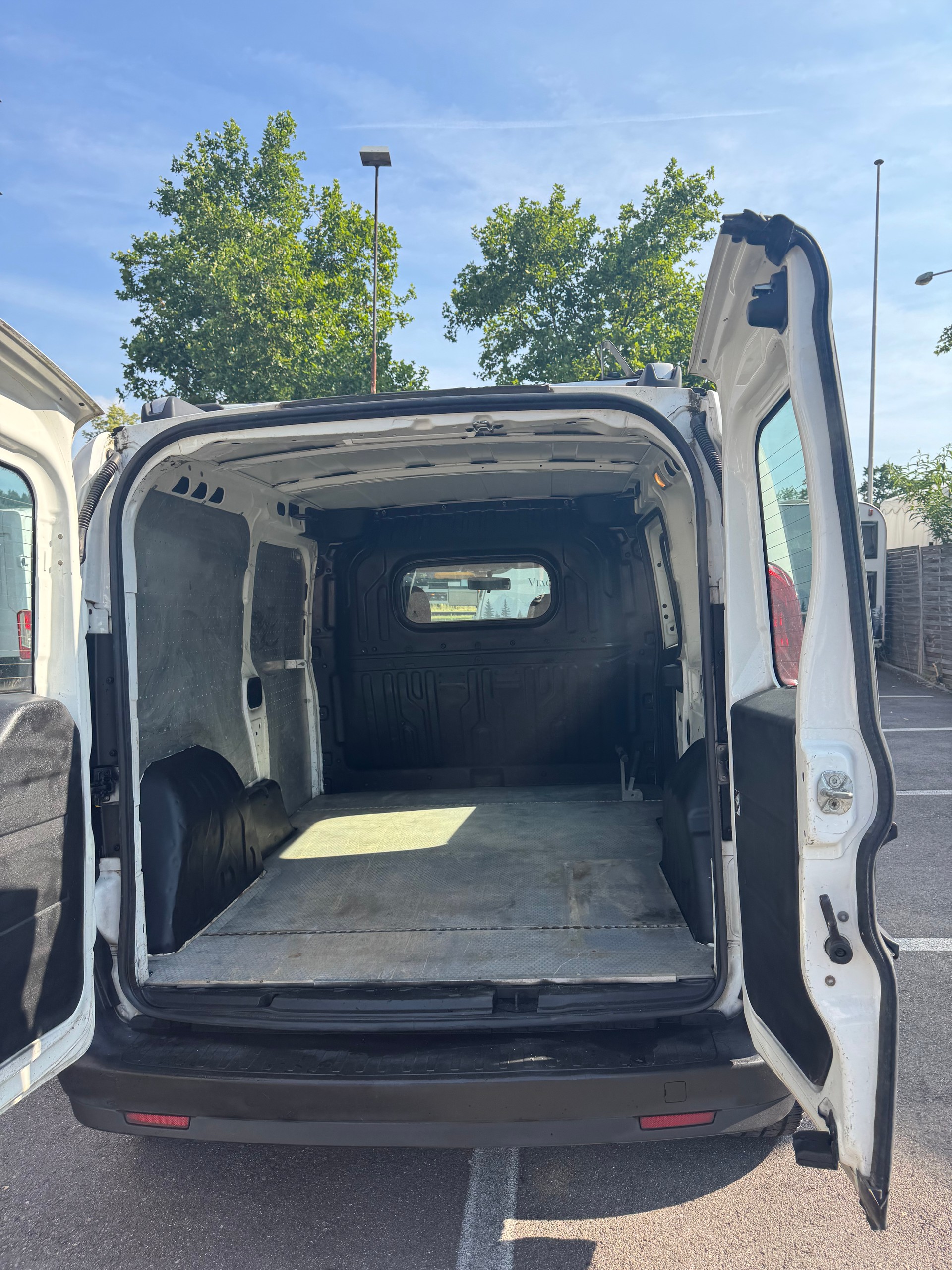 FIAT Doblò 1.4 16V Cargo Swiss-image-13