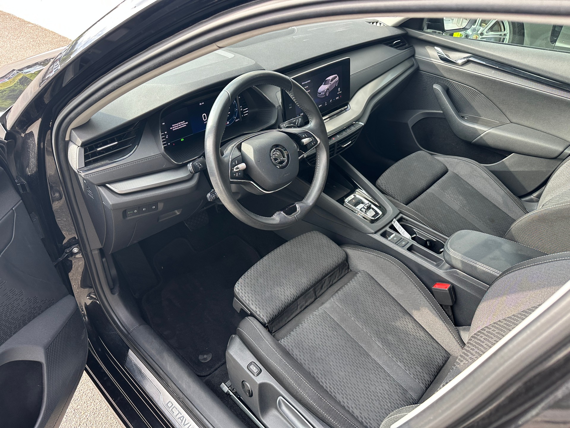 SKODA Octavia Combi 2.0 TDI DSG Ambition 4x4-image-10