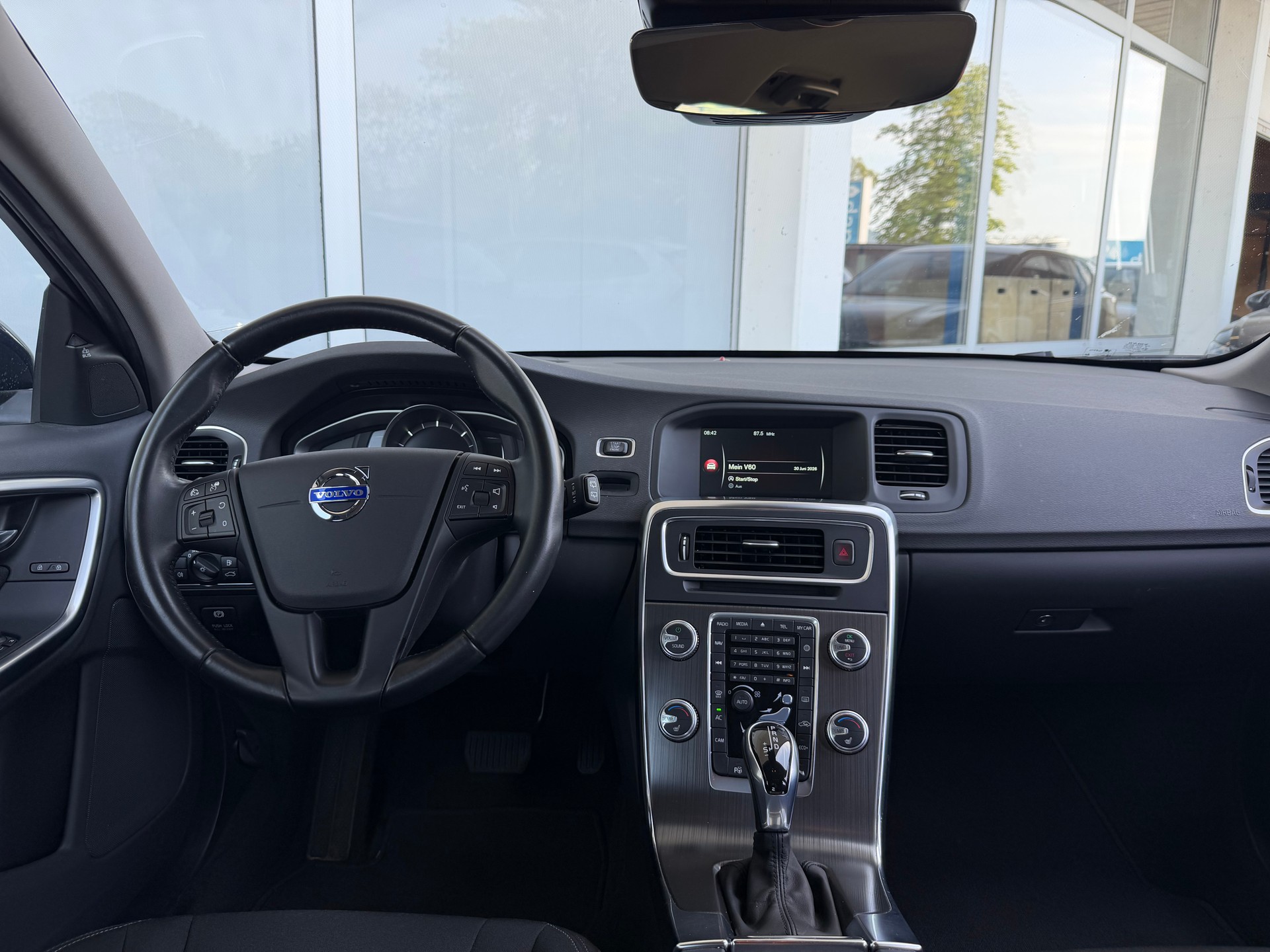 VOLVO V60 D4 Kinetic-image-5