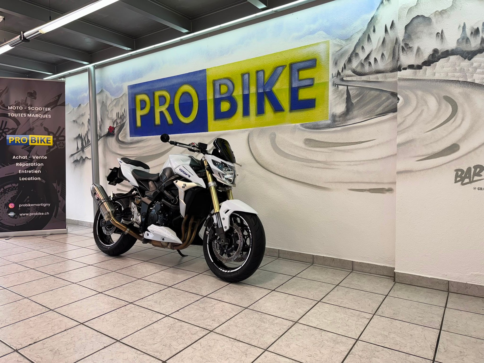 SUZUKI GSR 750