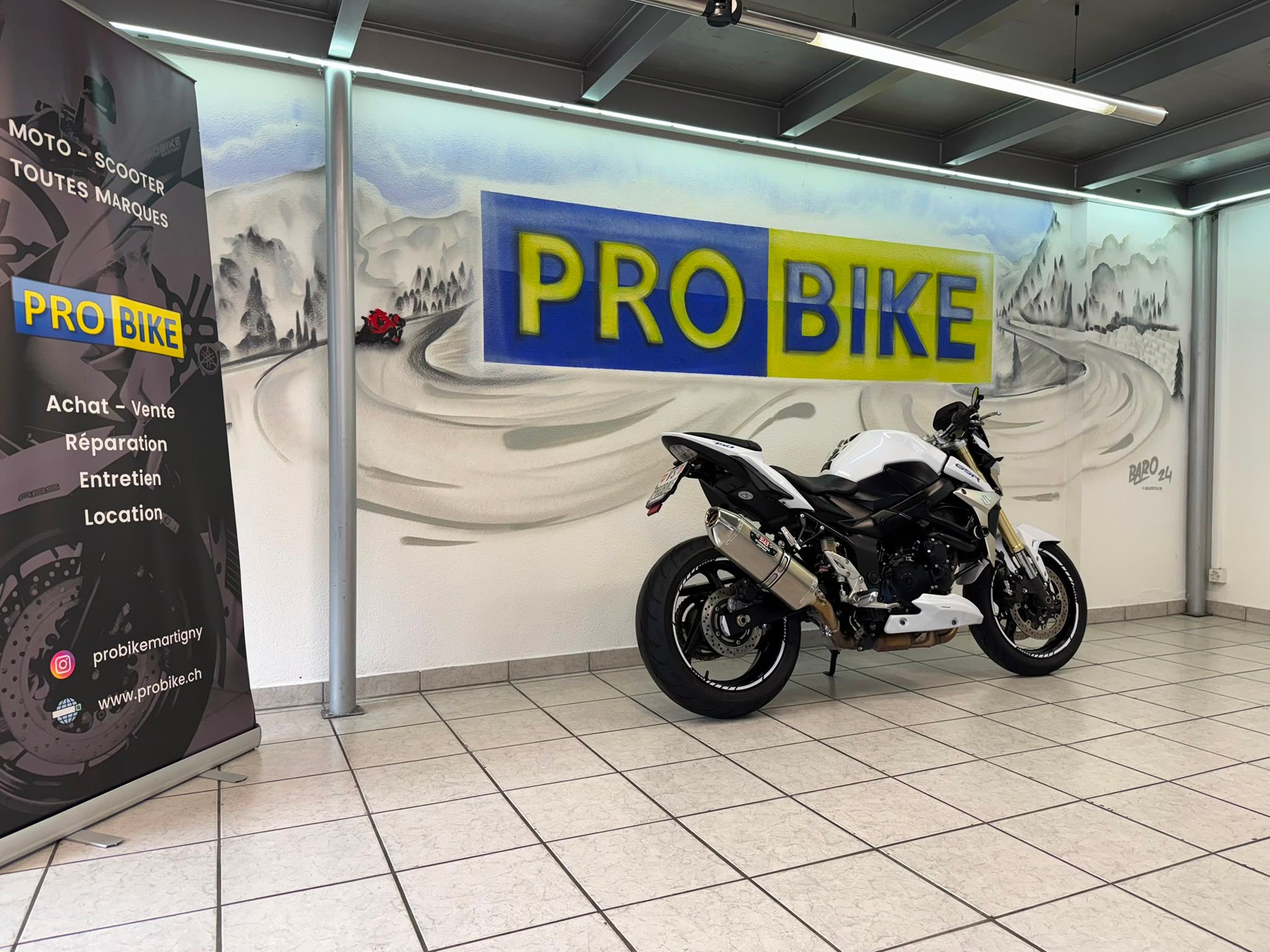 SUZUKI GSR 750-showroom-element-2
