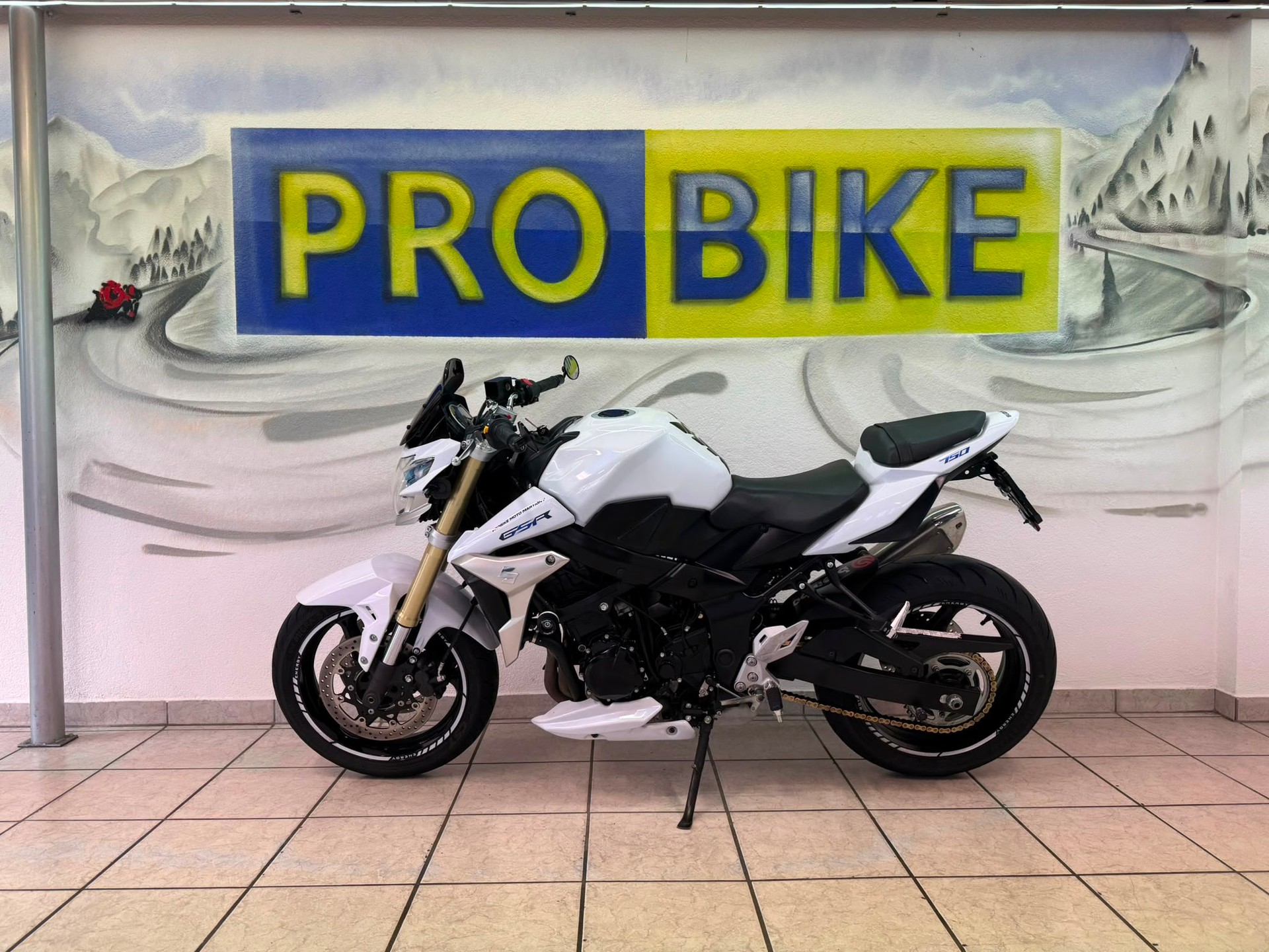 SUZUKI GSR 750-image-4