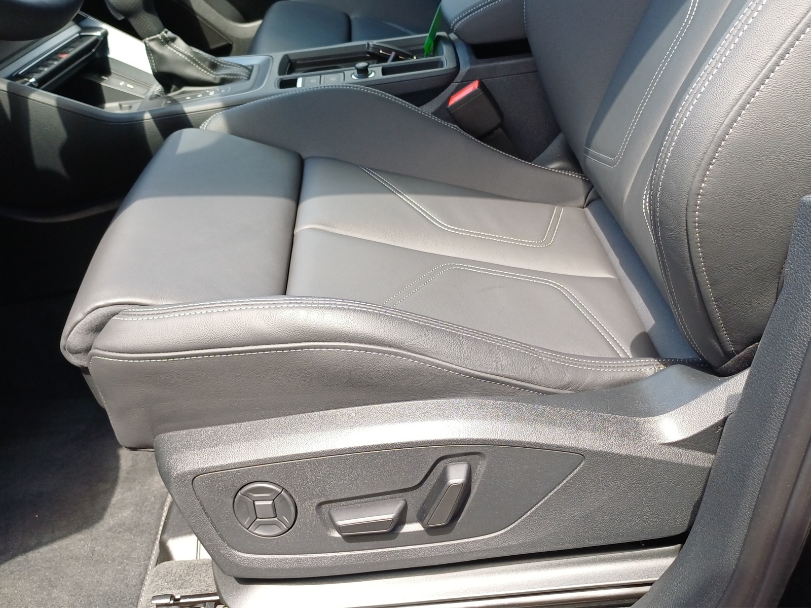 AUDI Q3 45 TFSI S line quattro S-tronic-image-14