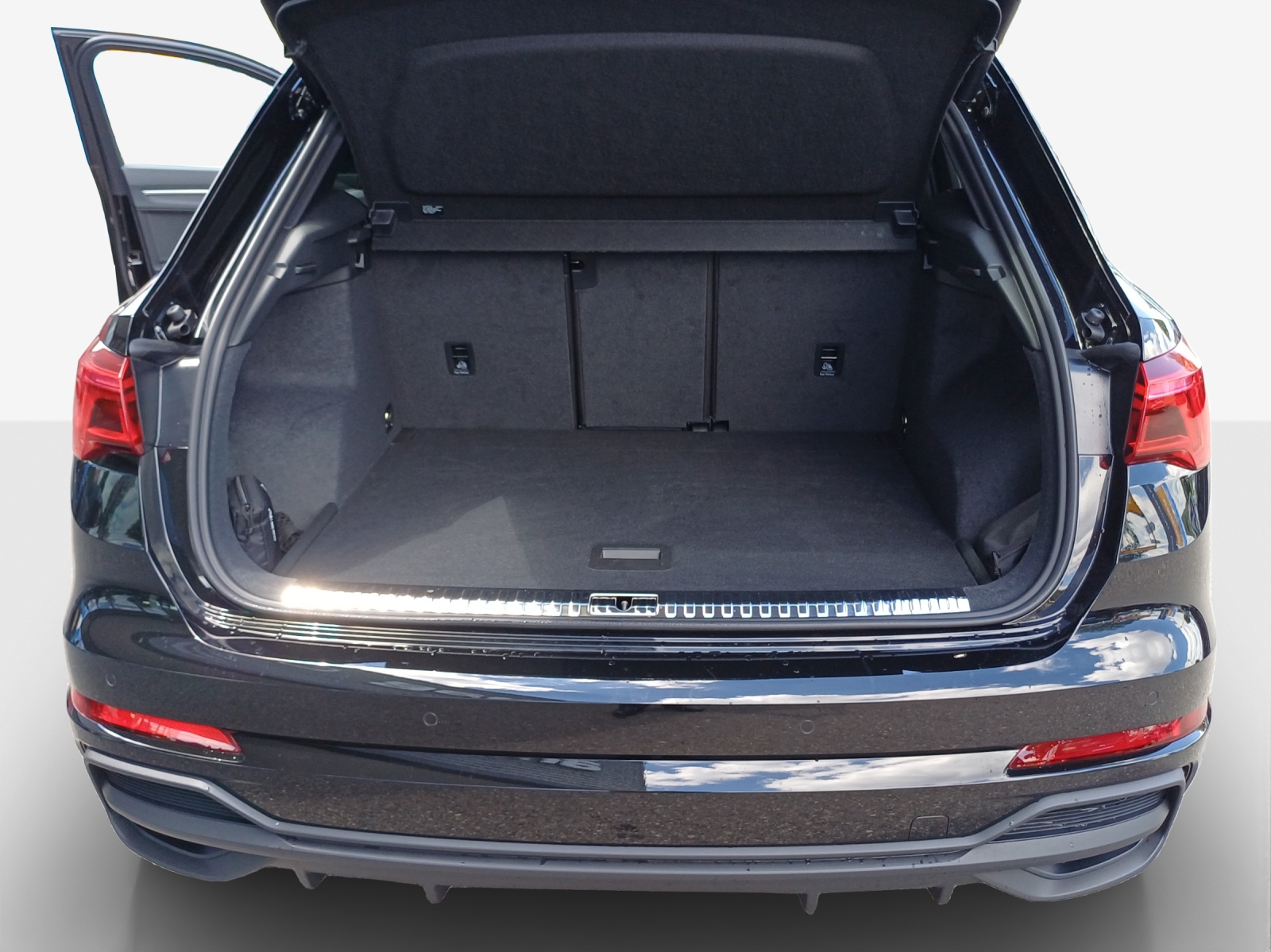 AUDI Q3 45 TFSI S line quattro S-tronic-image-12