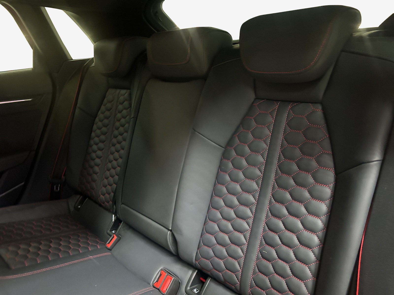 AUDI RS3 Sportback 2.5 TSI quattro S-tronic-image-11
