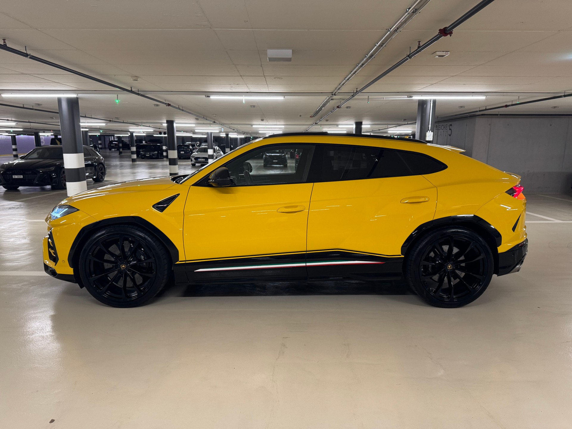 LAMBORGHINI Urus E-Gear-image-1