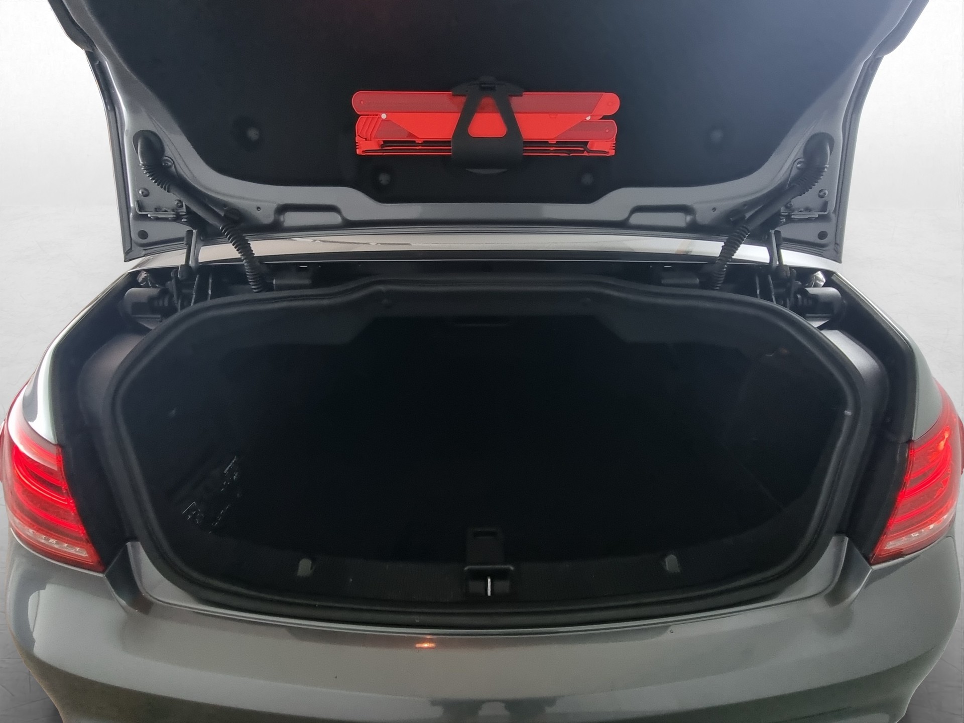 MERCEDES-BENZ E 250 A207 Cabriolet-image-14