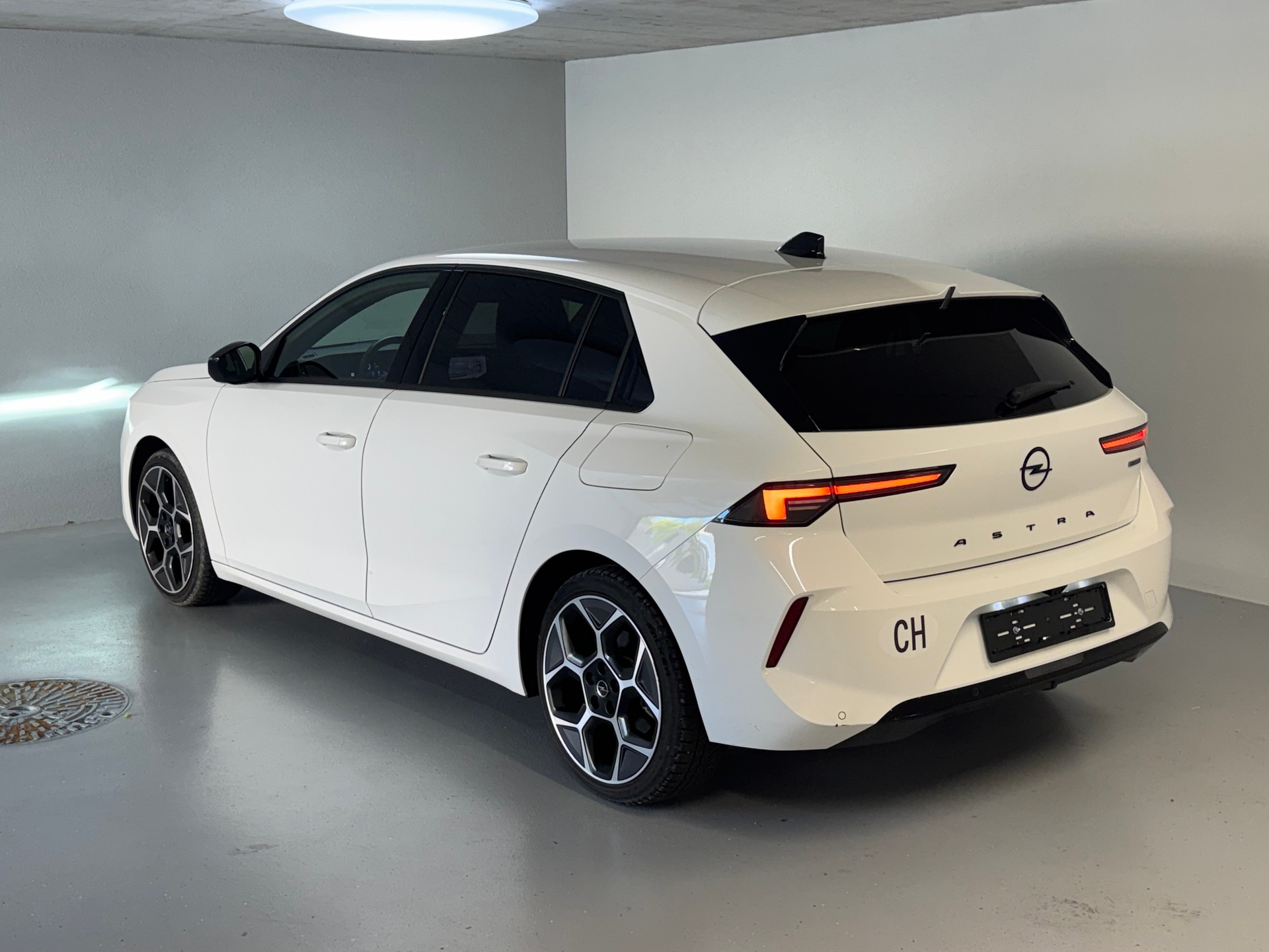 OPEL Astra 1.6 PHEV Turbo Swiss Plus A-image-3