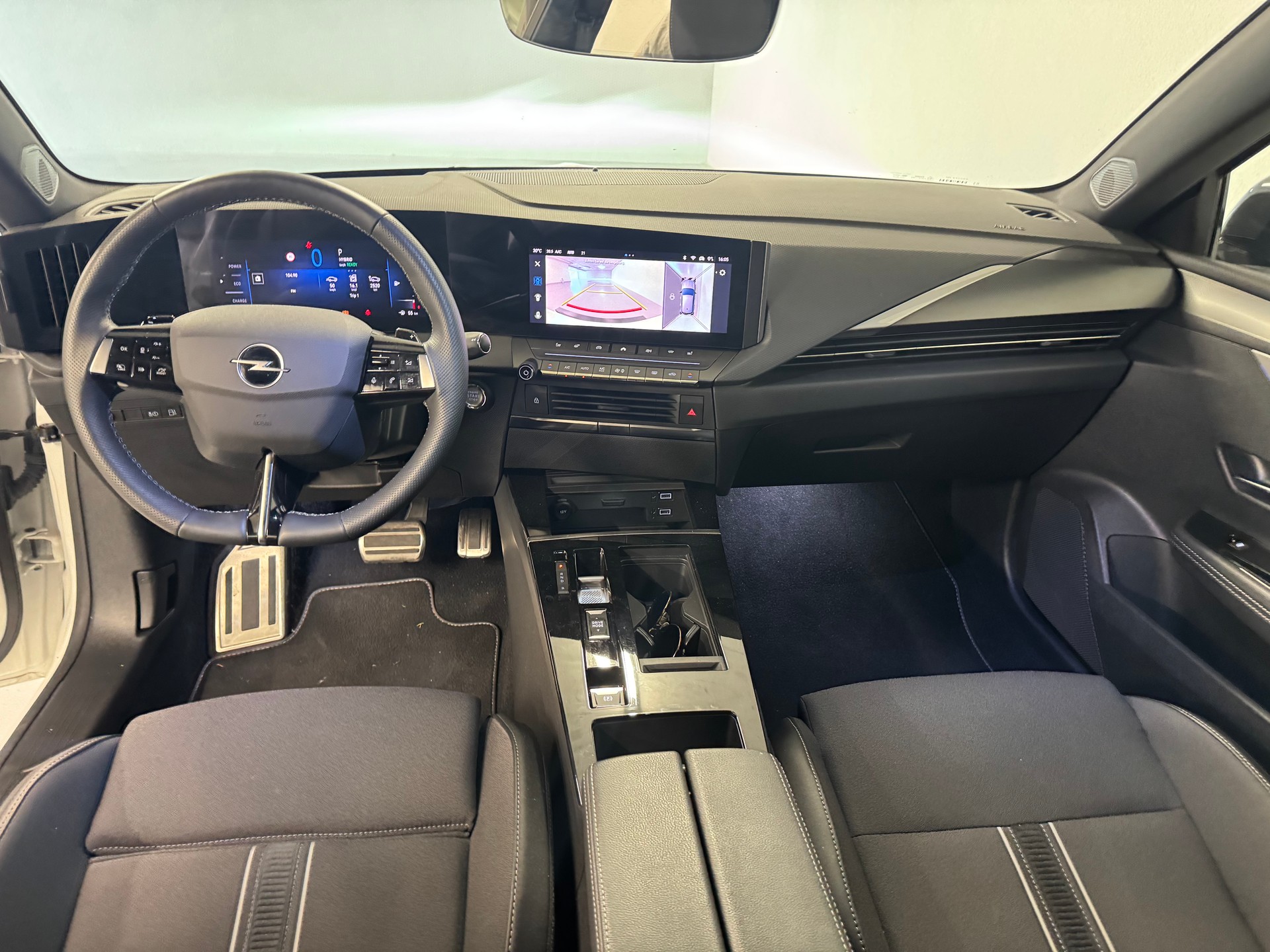 OPEL Astra 1.6 PHEV Turbo Swiss Plus A-image-7