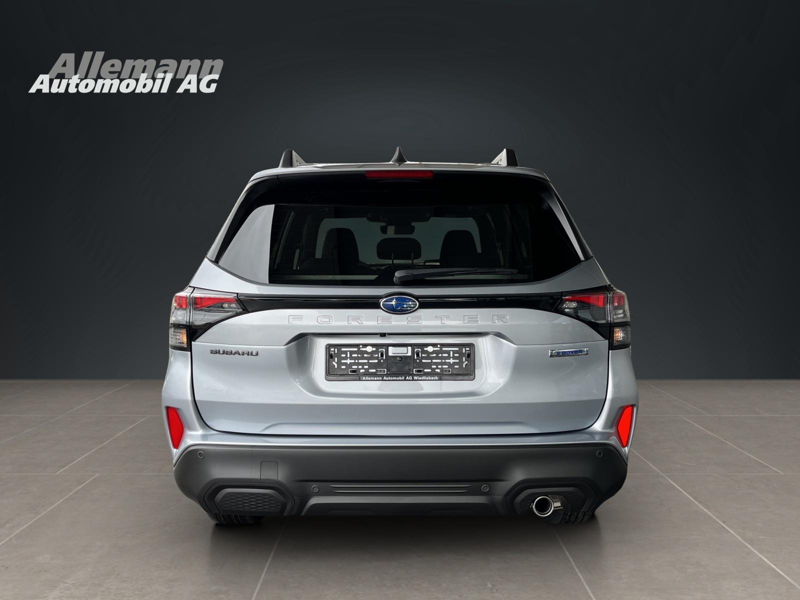 SUBARU Forester Station 2.0i e-Boxer Swiss Plus-image-5