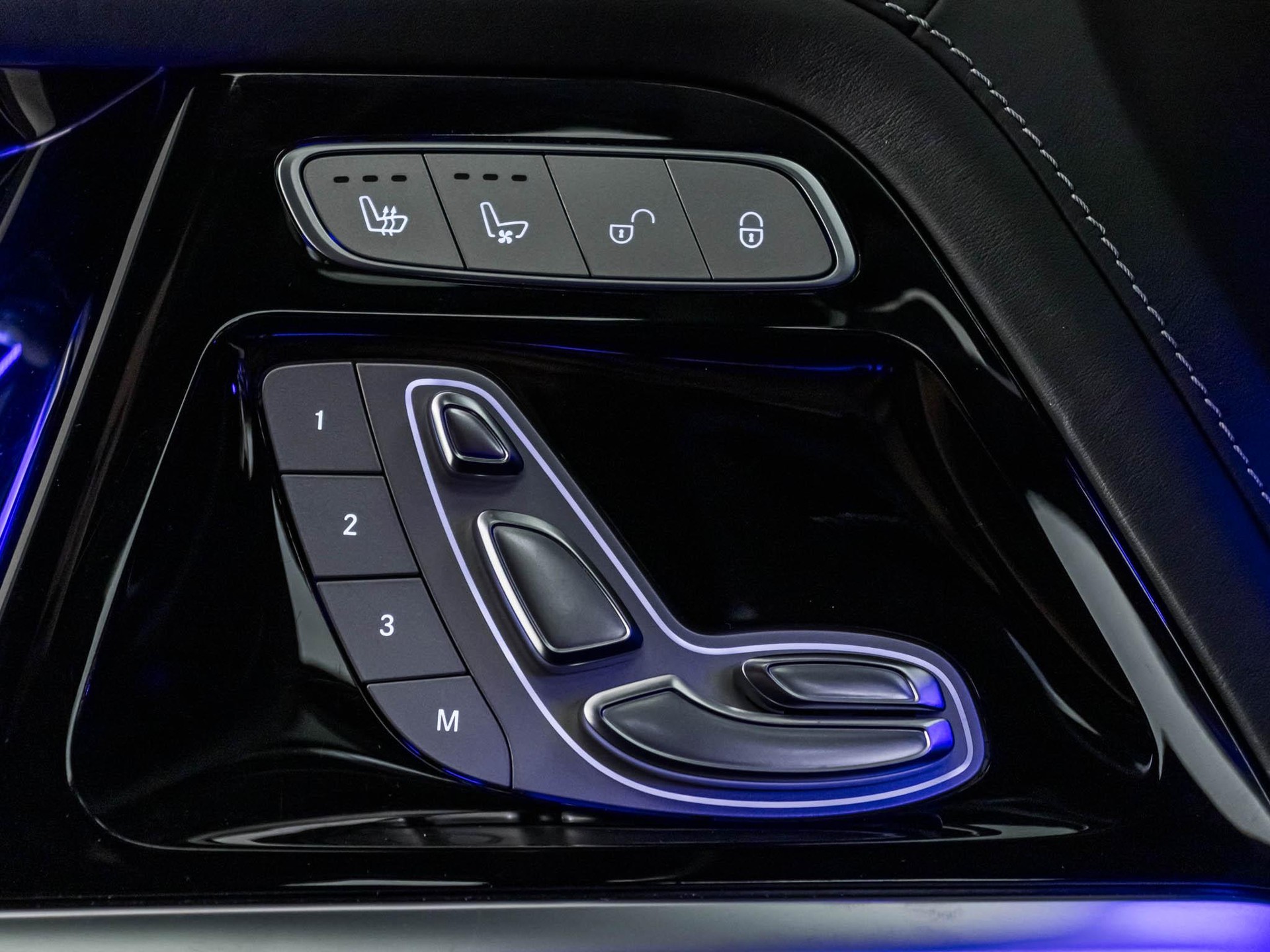 MERCEDES-BENZ G 500-image-12