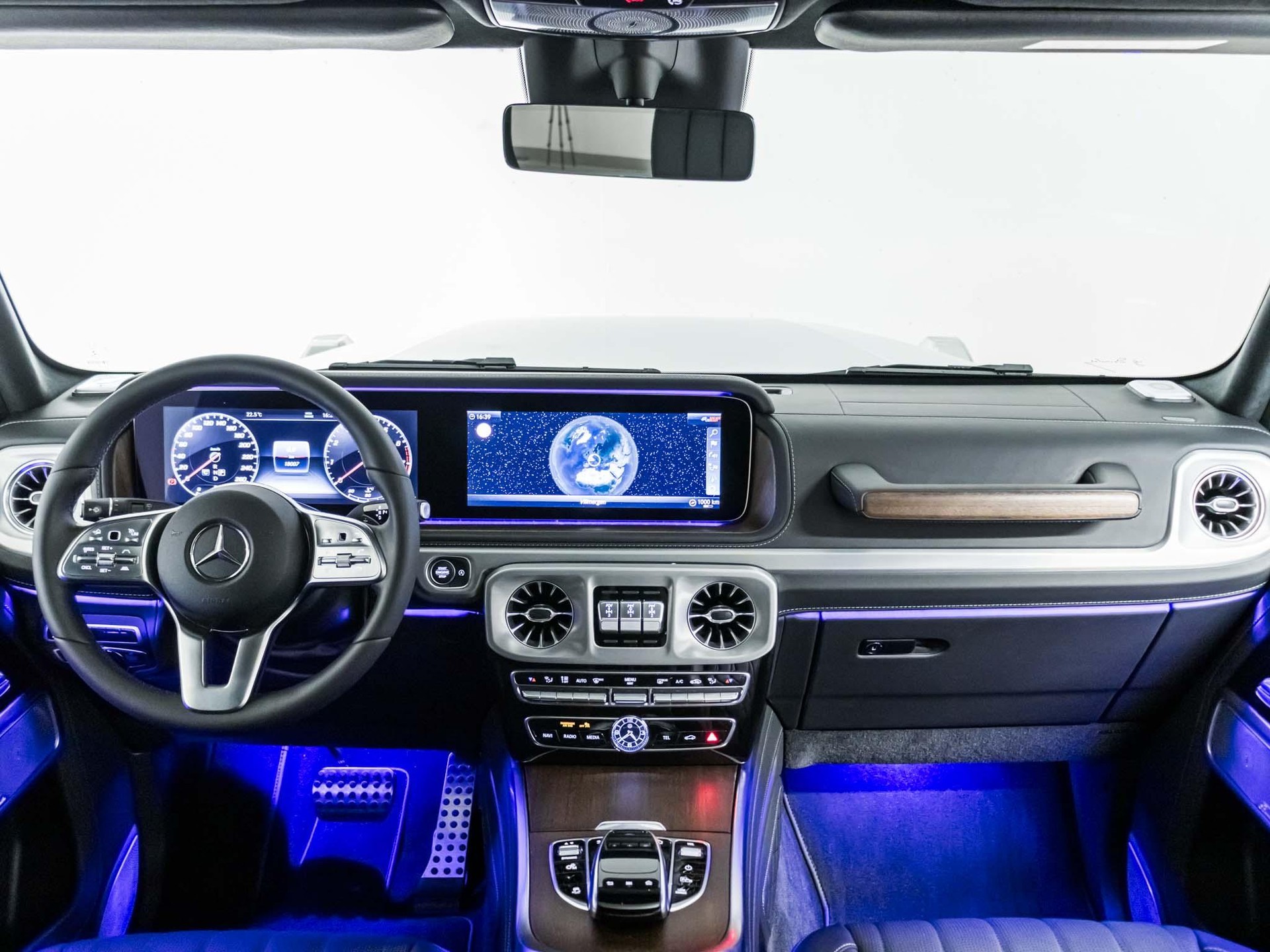 MERCEDES-BENZ G 500-image-11
