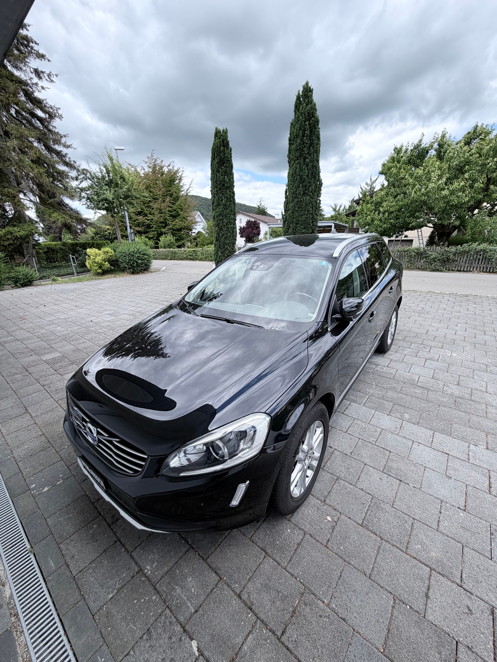 VOLVO XC60 2.4 D5 Summum AWD-image-1