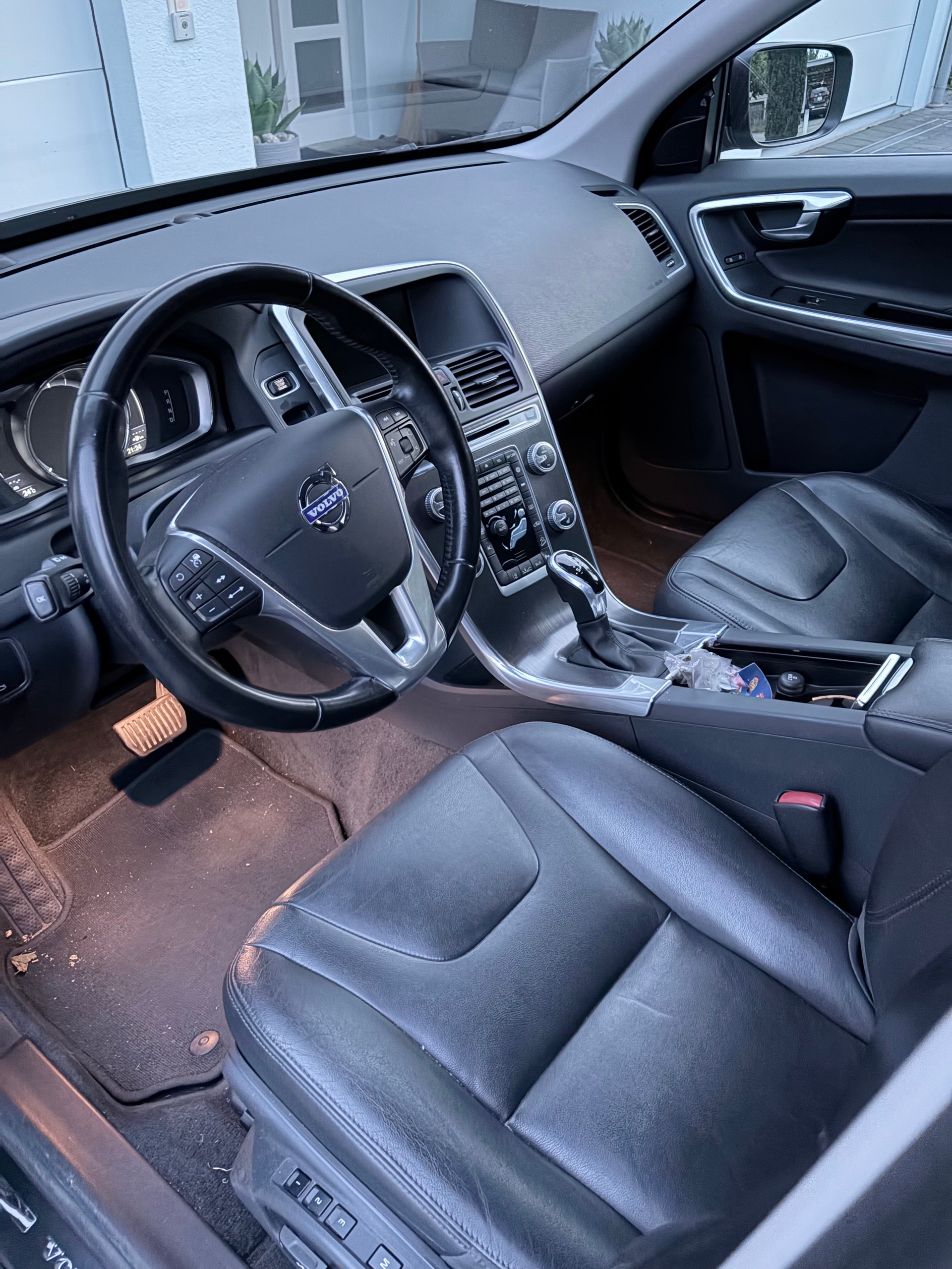 VOLVO XC60 2.4 D5 Summum AWD-image-7