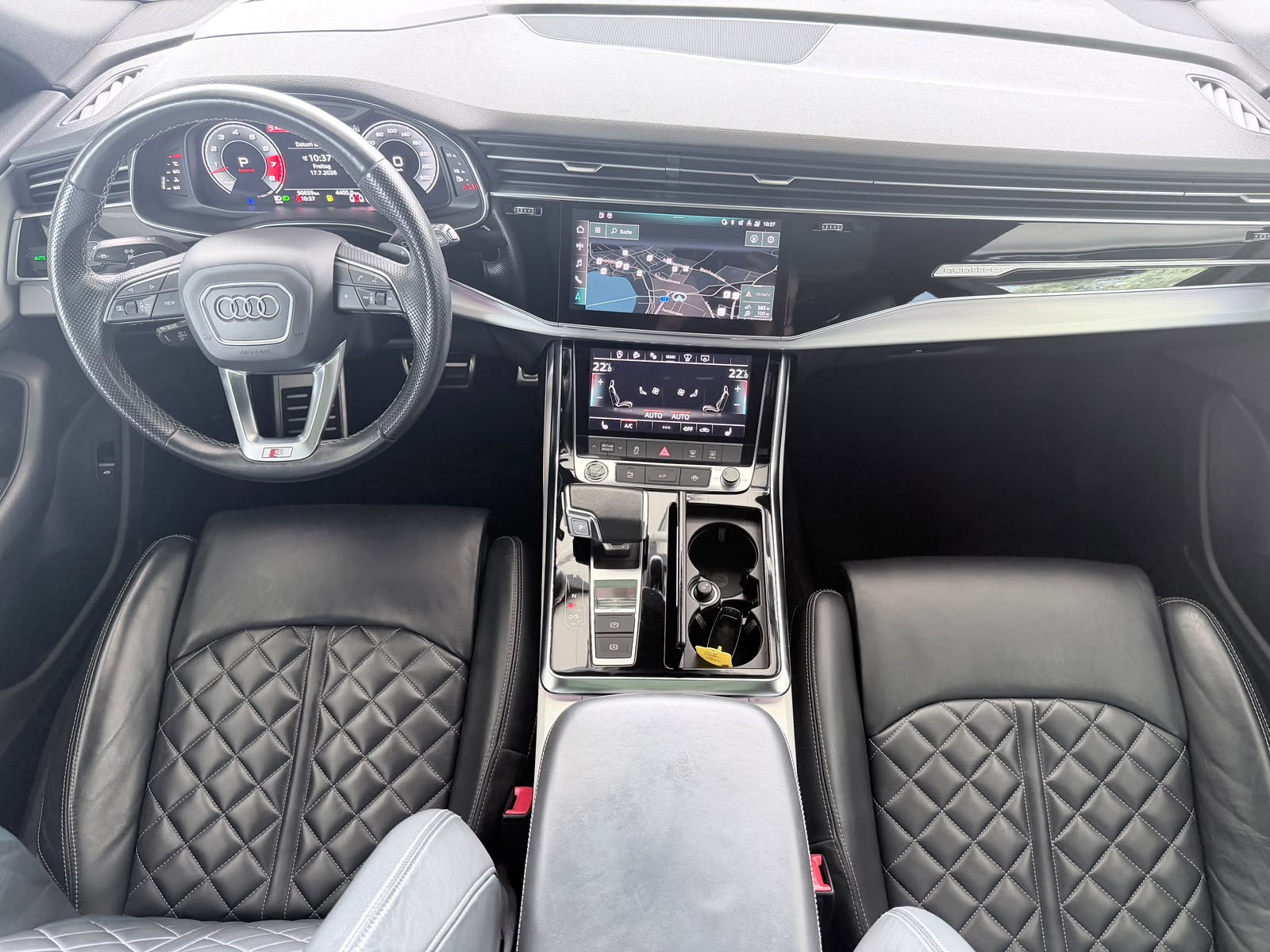 AUDI Q8 3.0 55 TFSI Black Edition quattro T-Tronic-image-7