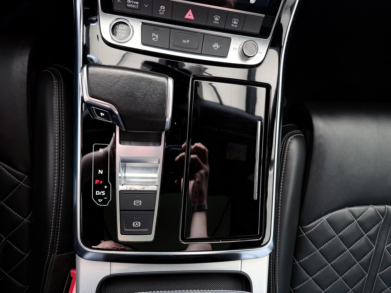 AUDI Q8 3.0 55 TFSI Black Edition quattro T-Tronic-image-11