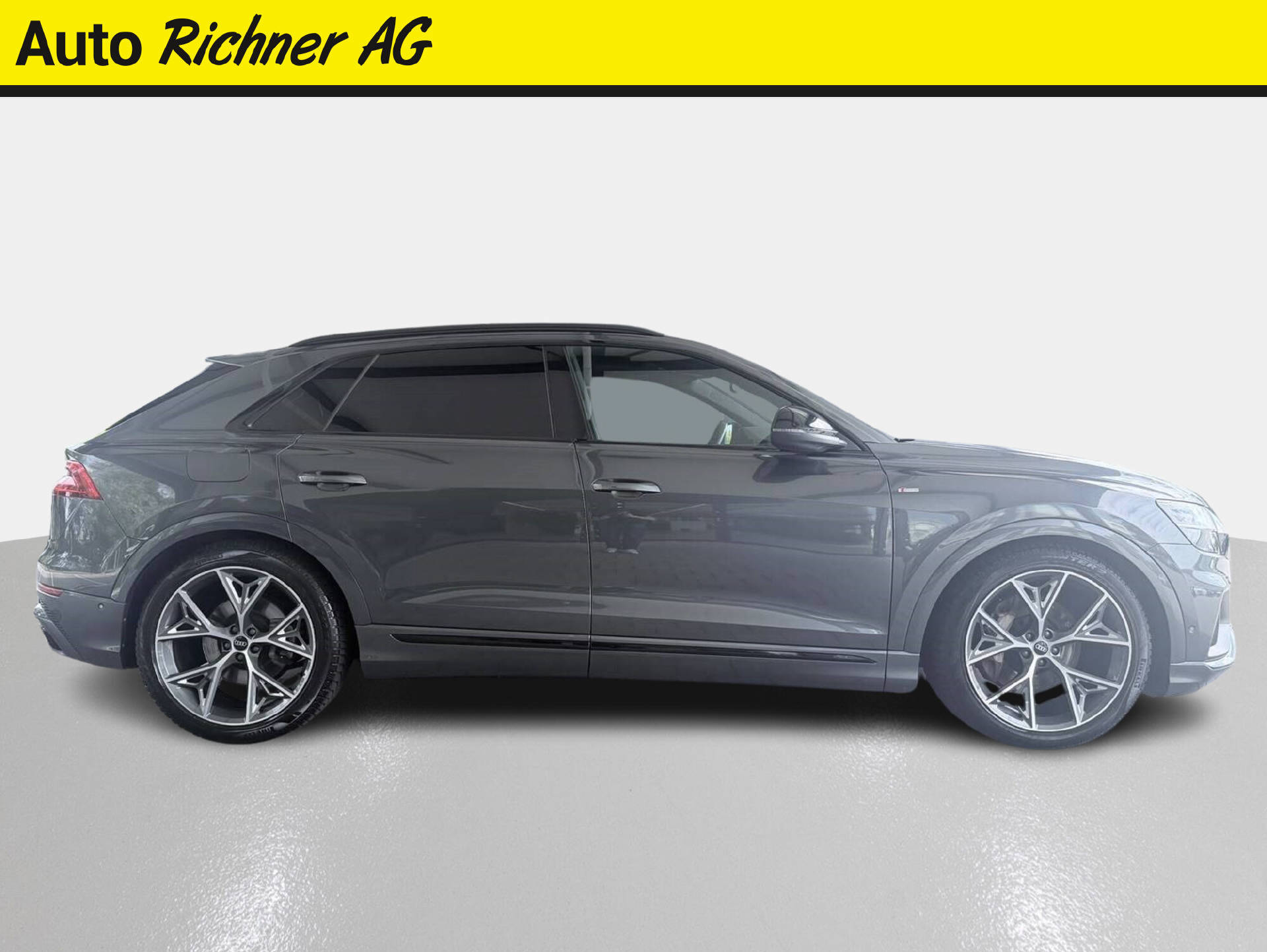 AUDI Q8 3.0 55 TFSI Black Edition quattro T-Tronic-showroom-element-2