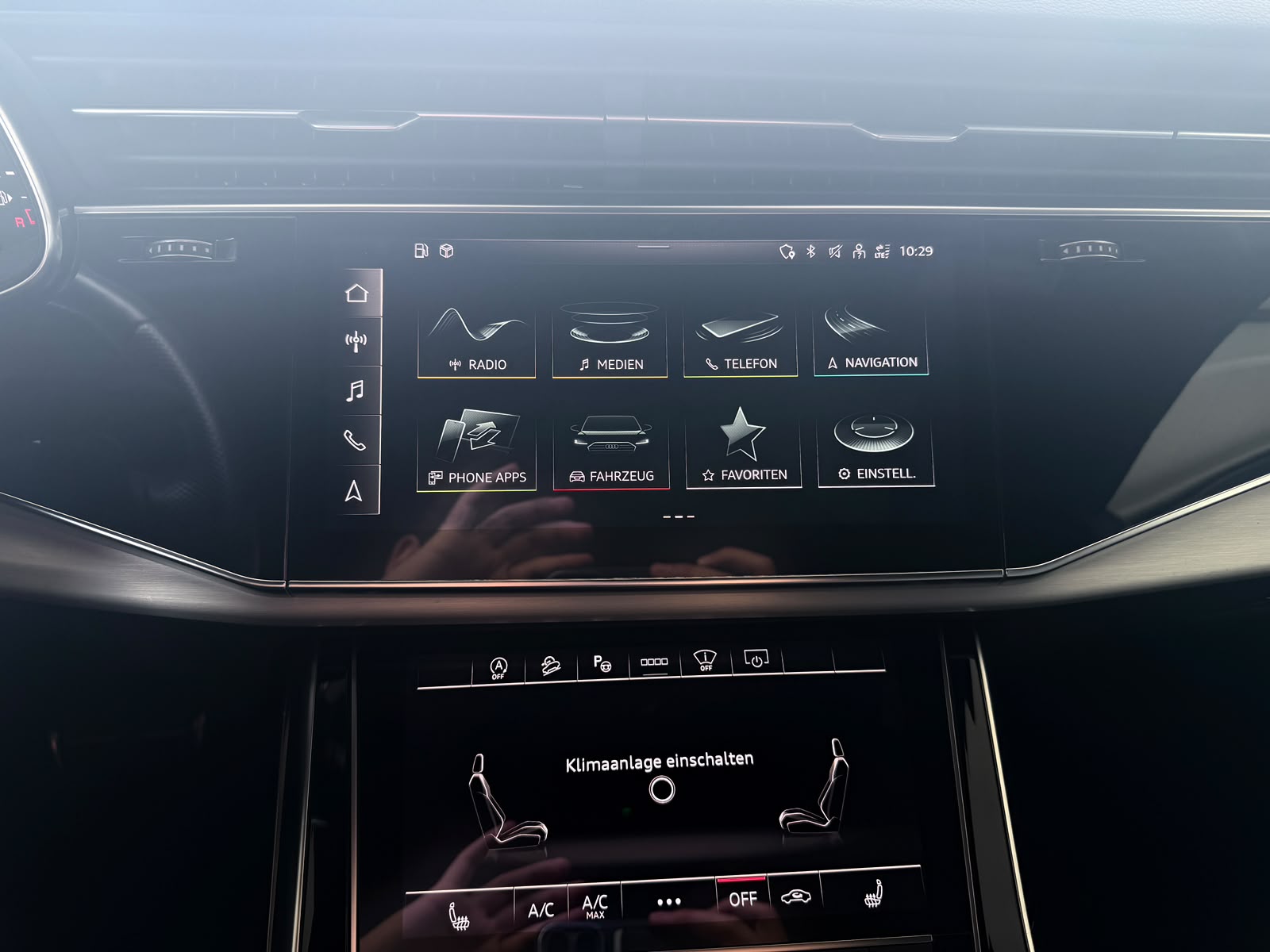 AUDI Q8 3.0 55 TFSI Black Edition quattro T-Tronic-image-17