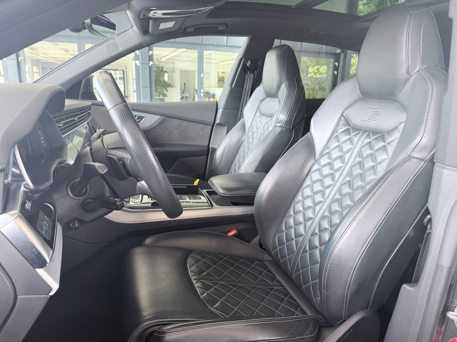 AUDI Q8 3.0 55 TFSI Black Edition quattro T-Tronic-image-5