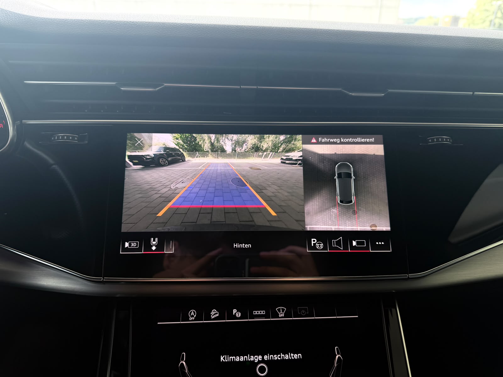 AUDI Q8 3.0 55 TFSI Black Edition quattro T-Tronic-image-12