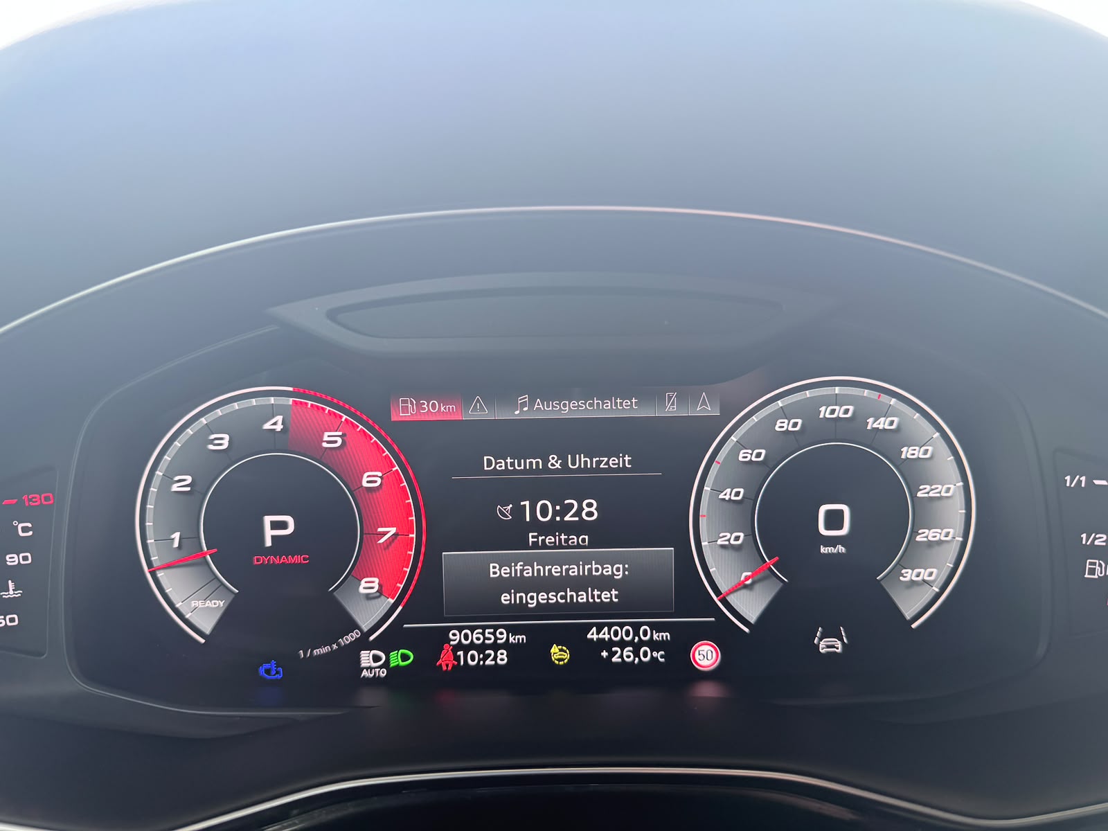 AUDI Q8 3.0 55 TFSI Black Edition quattro T-Tronic-image-9