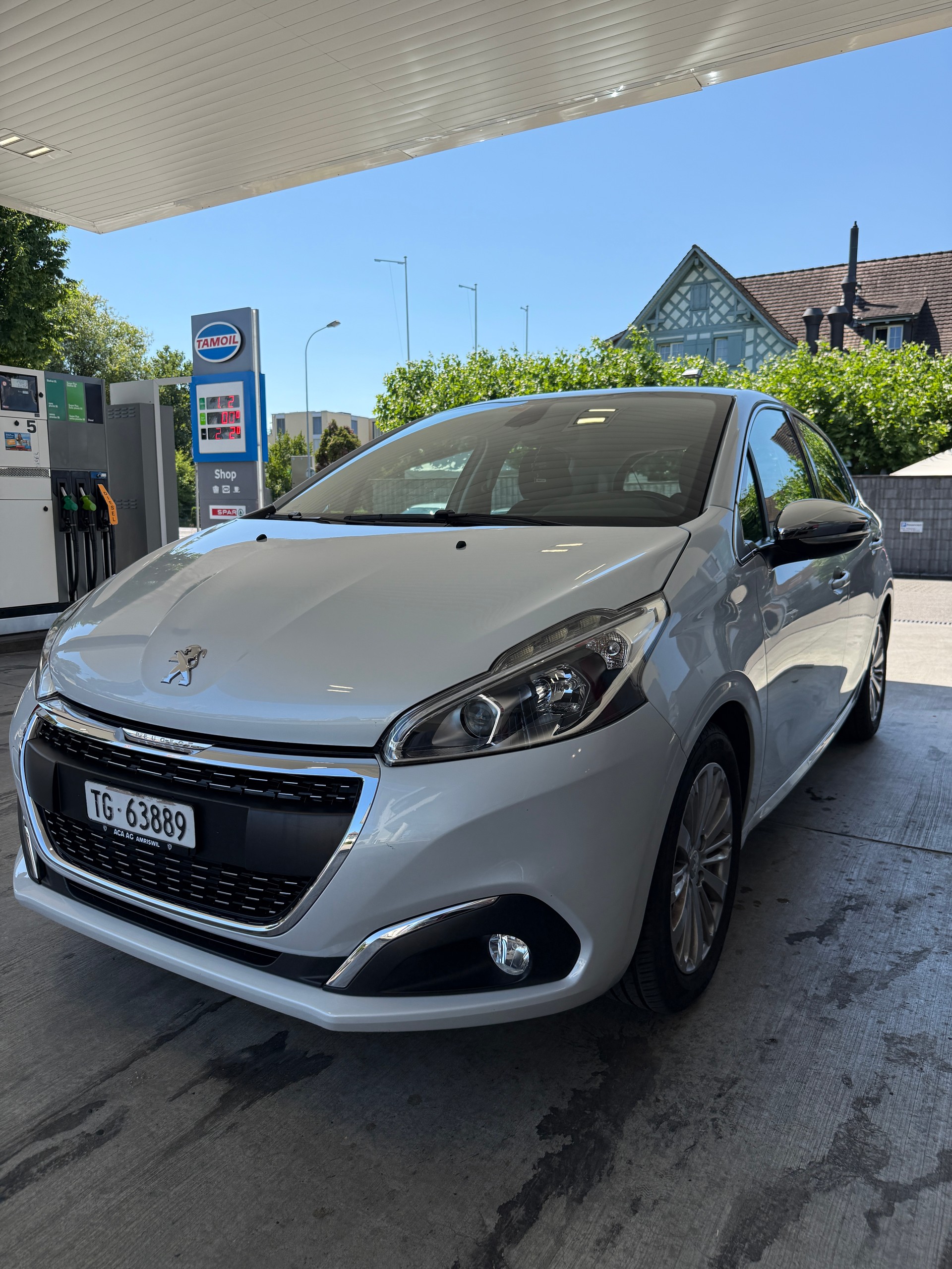 PEUGEOT 1.2 PureTech Allure S/S-image-0