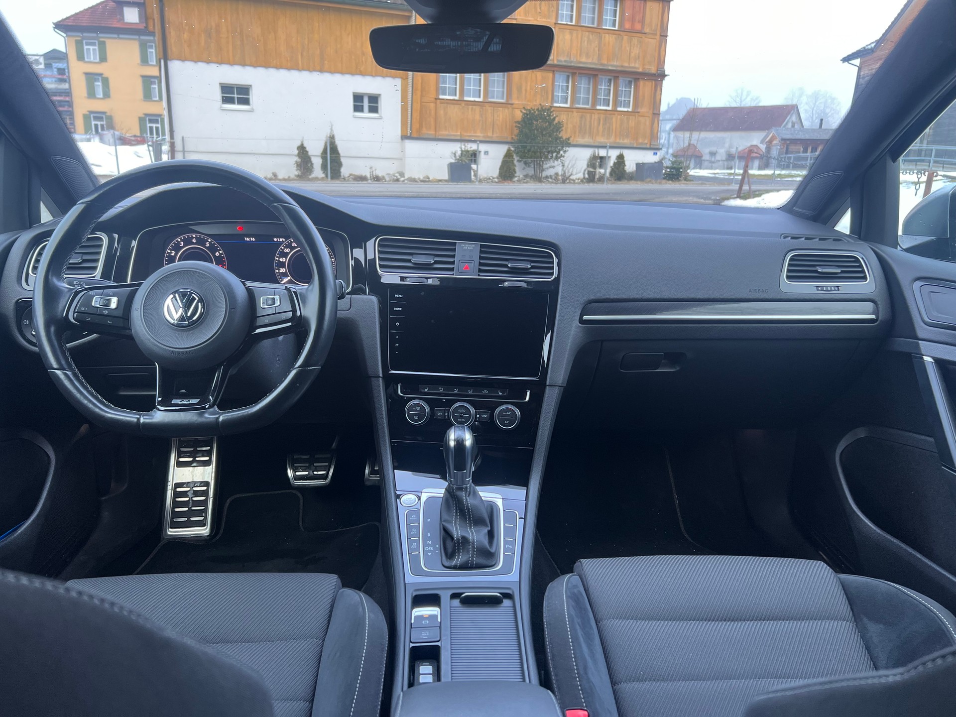VW 2.0 TSI R 4Motion DSG-image-3
