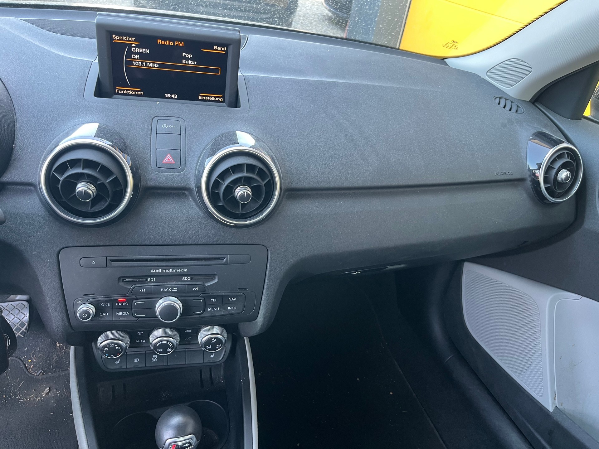 AUDI A1 Sportback 1.4 TFSI Ambition S-tronic-image-9