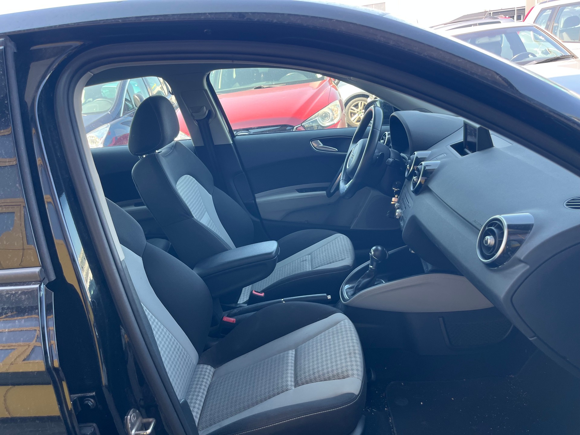 AUDI A1 Sportback 1.4 TFSI Ambition S-tronic-image-8