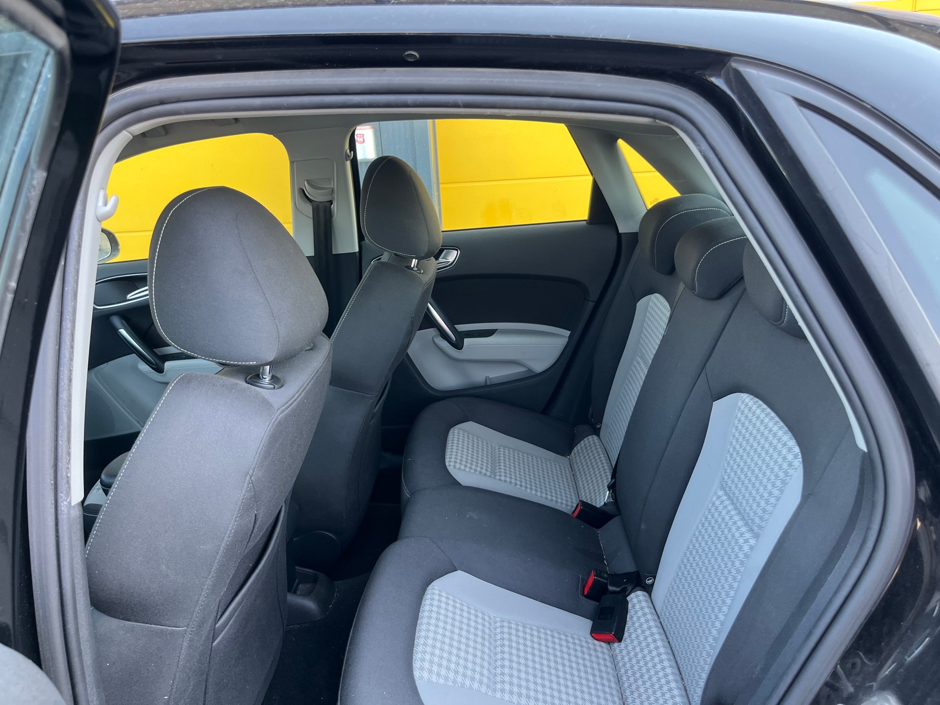 AUDI A1 Sportback 1.4 TFSI Ambition S-tronic-image-7