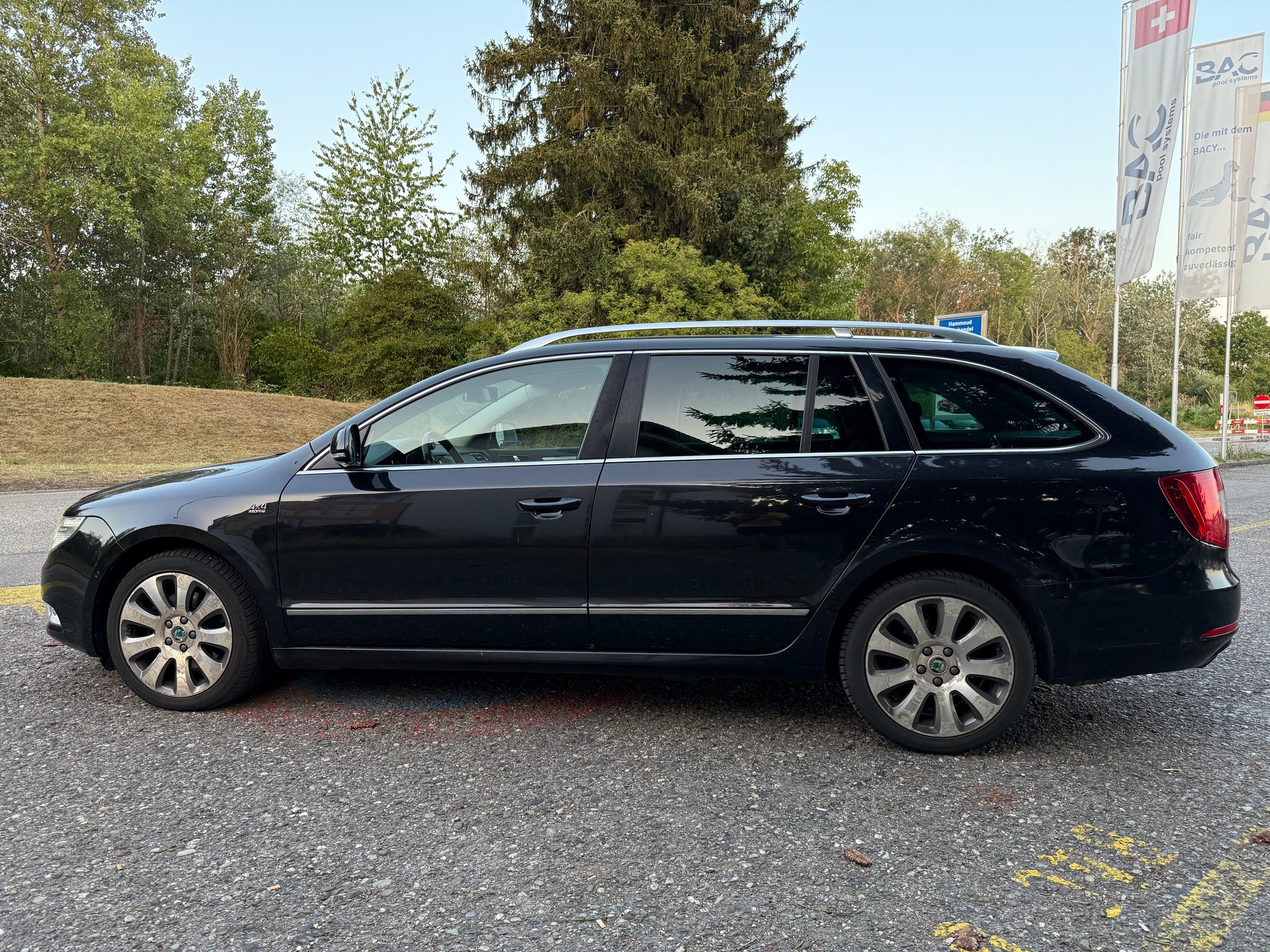 SKODA Superb Combi 2.0 TDi AllDrive4x4 DSG-image-2