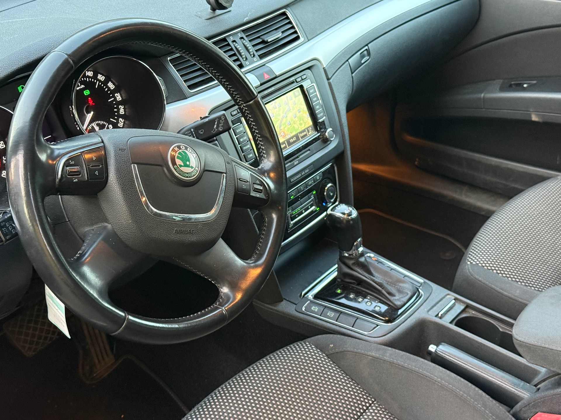 SKODA Superb Combi 2.0 TDi AllDrive4x4 DSG-image-8