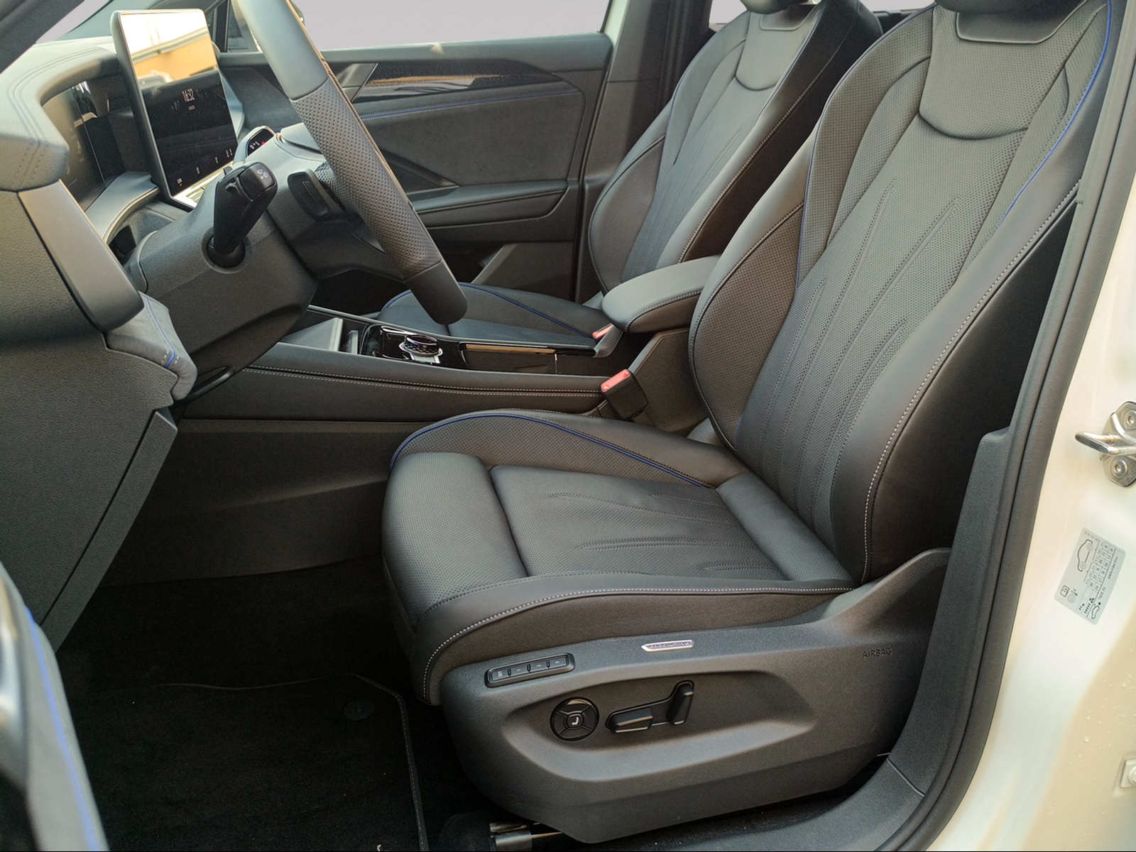 VW VW Tayron R-Line UNITED 2.0TSI Allrad-image-7