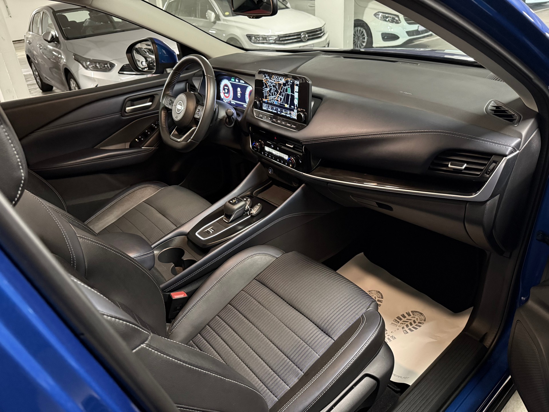 NISSAN Qashqai 1.3 DIG-T MHEV Premiere Edition Xtronic RF-Kamera 360, Panorama Glasdach-image-7