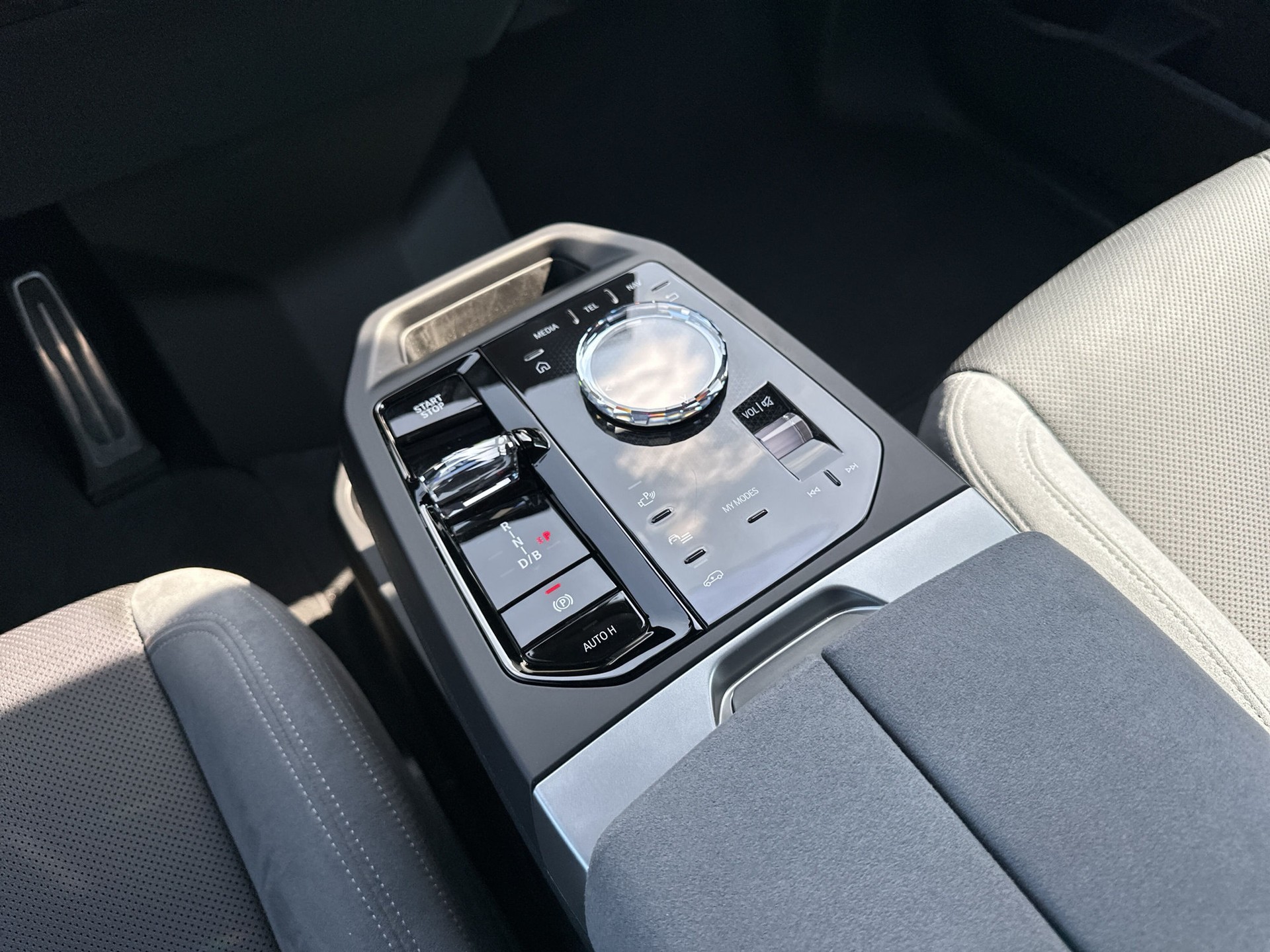 BMW iX xDrive60 M Sport Pro-image-12