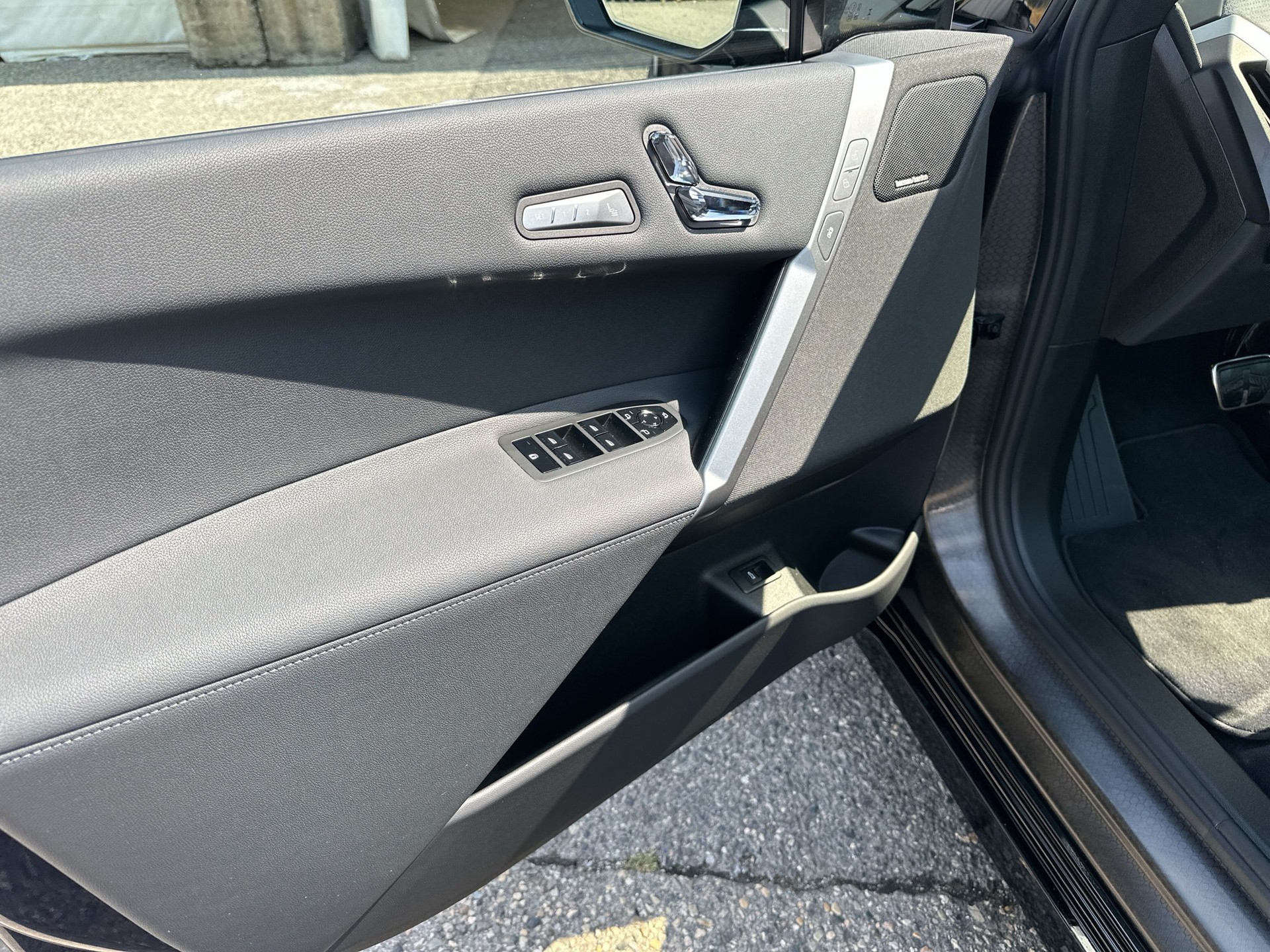 BMW iX xDrive60 M Sport Pro-image-16