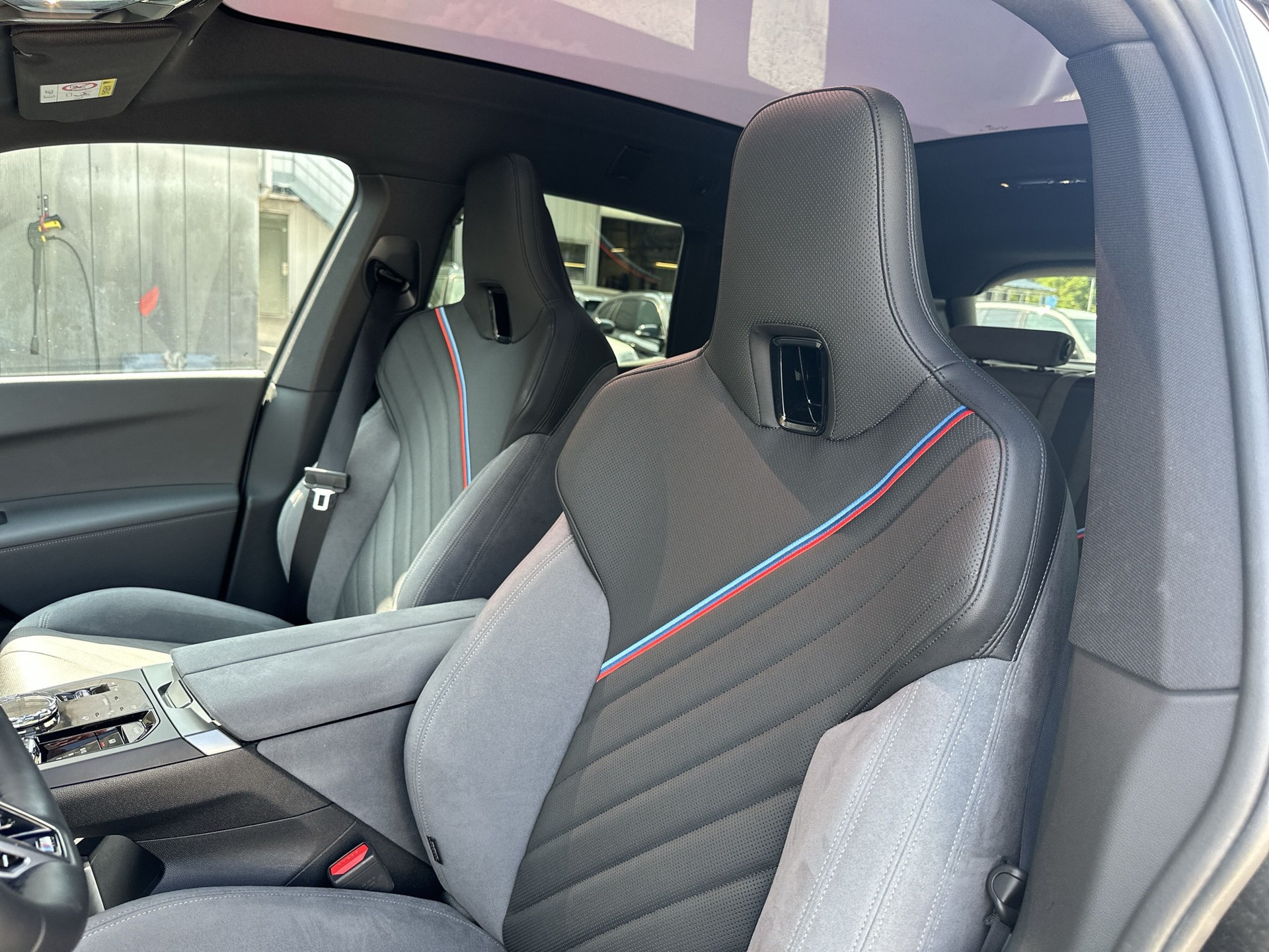 BMW iX xDrive60 M Sport Pro-image-9