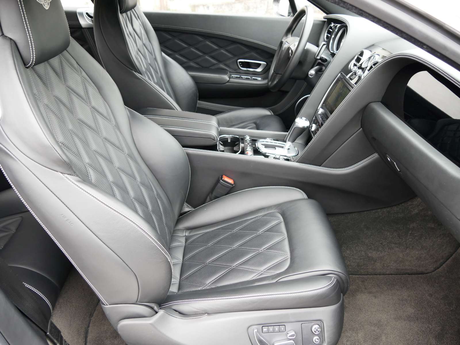 BENTLEY Continental GT 4.0 V8-image-12