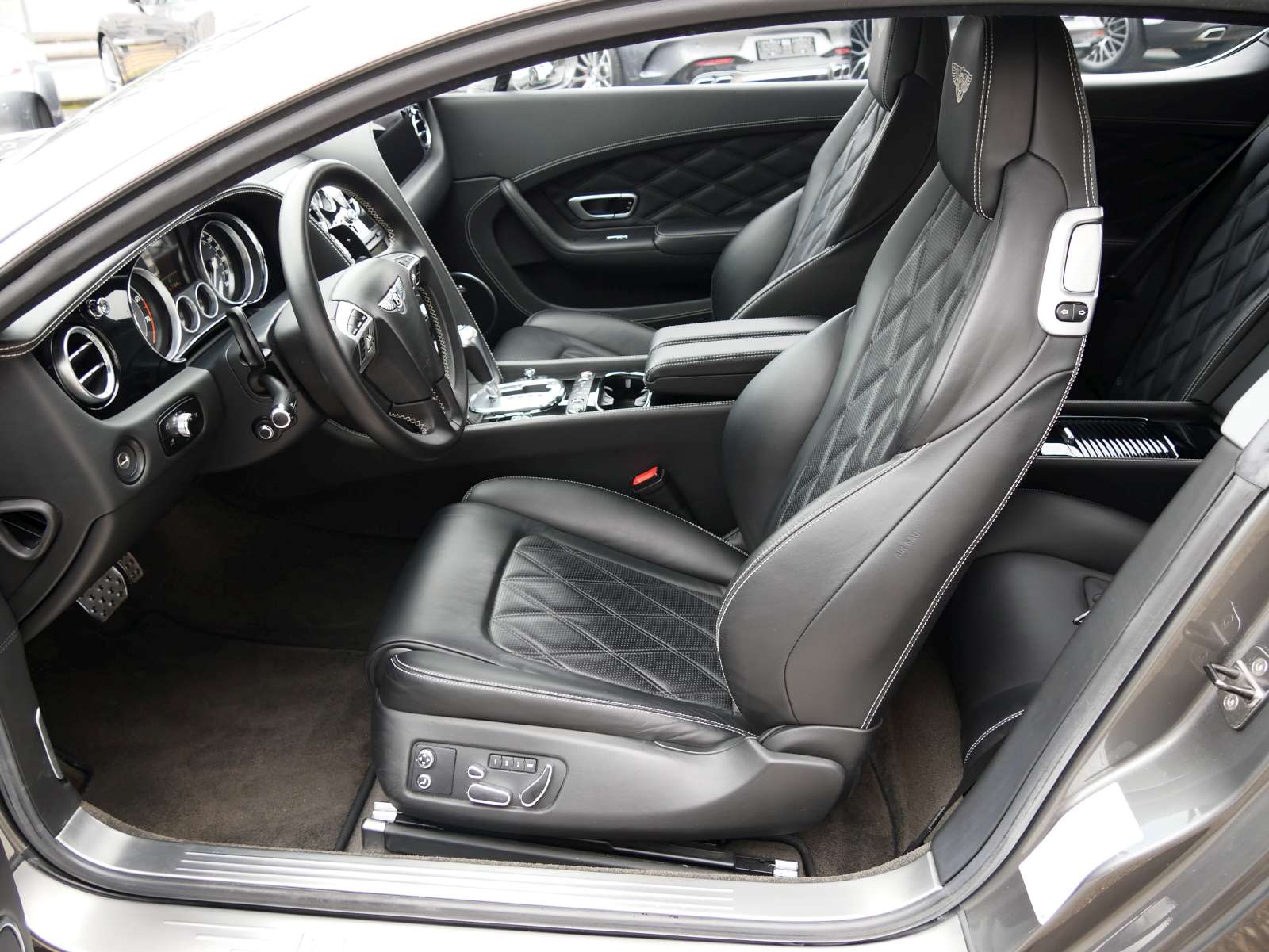 BENTLEY Continental GT 4.0 V8-image-7