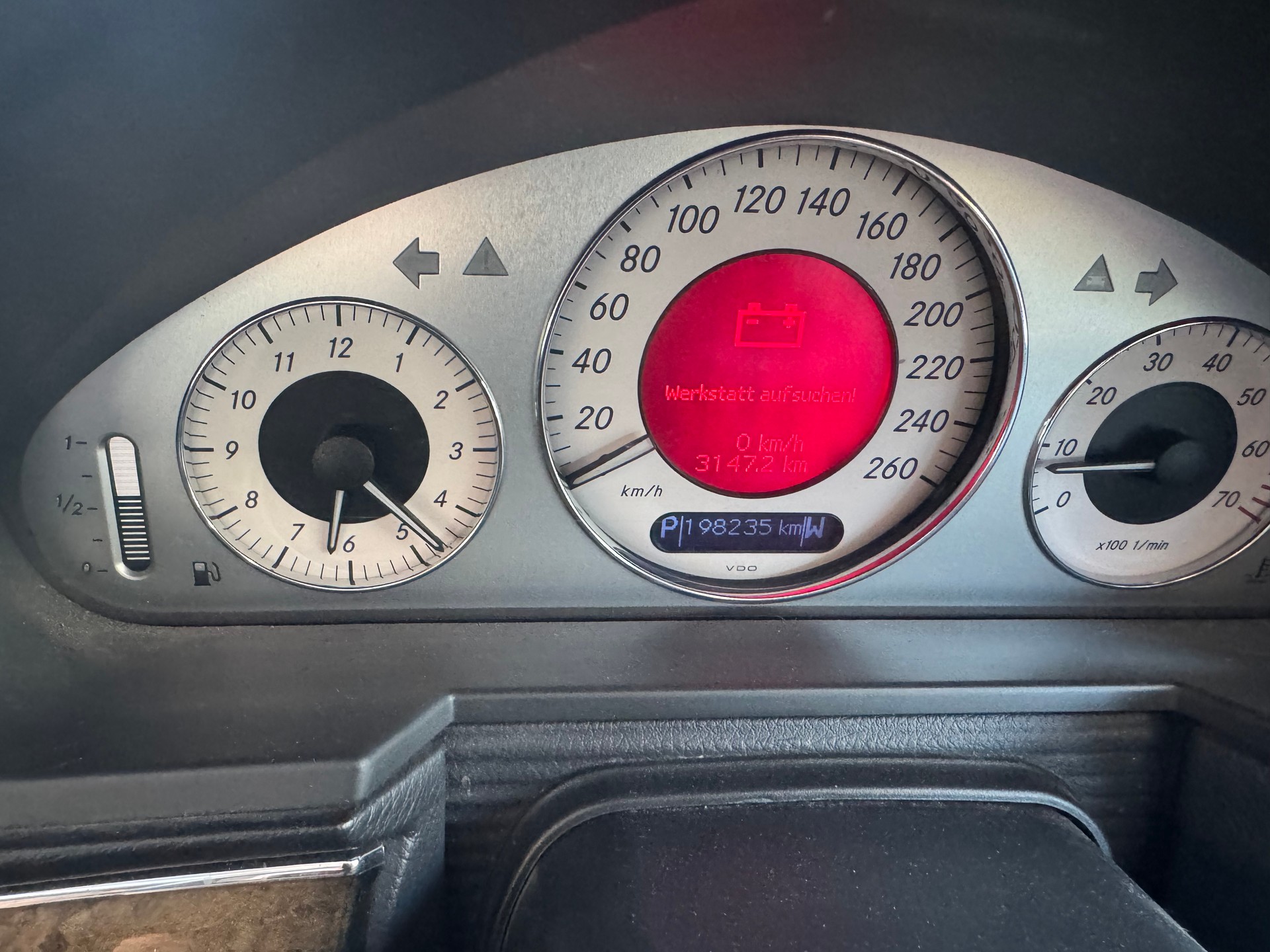 MERCEDES-BENZ E 320 Avantgarde Automatic-image-8